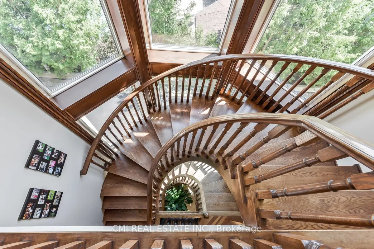 776 Woodland Acres Crescent