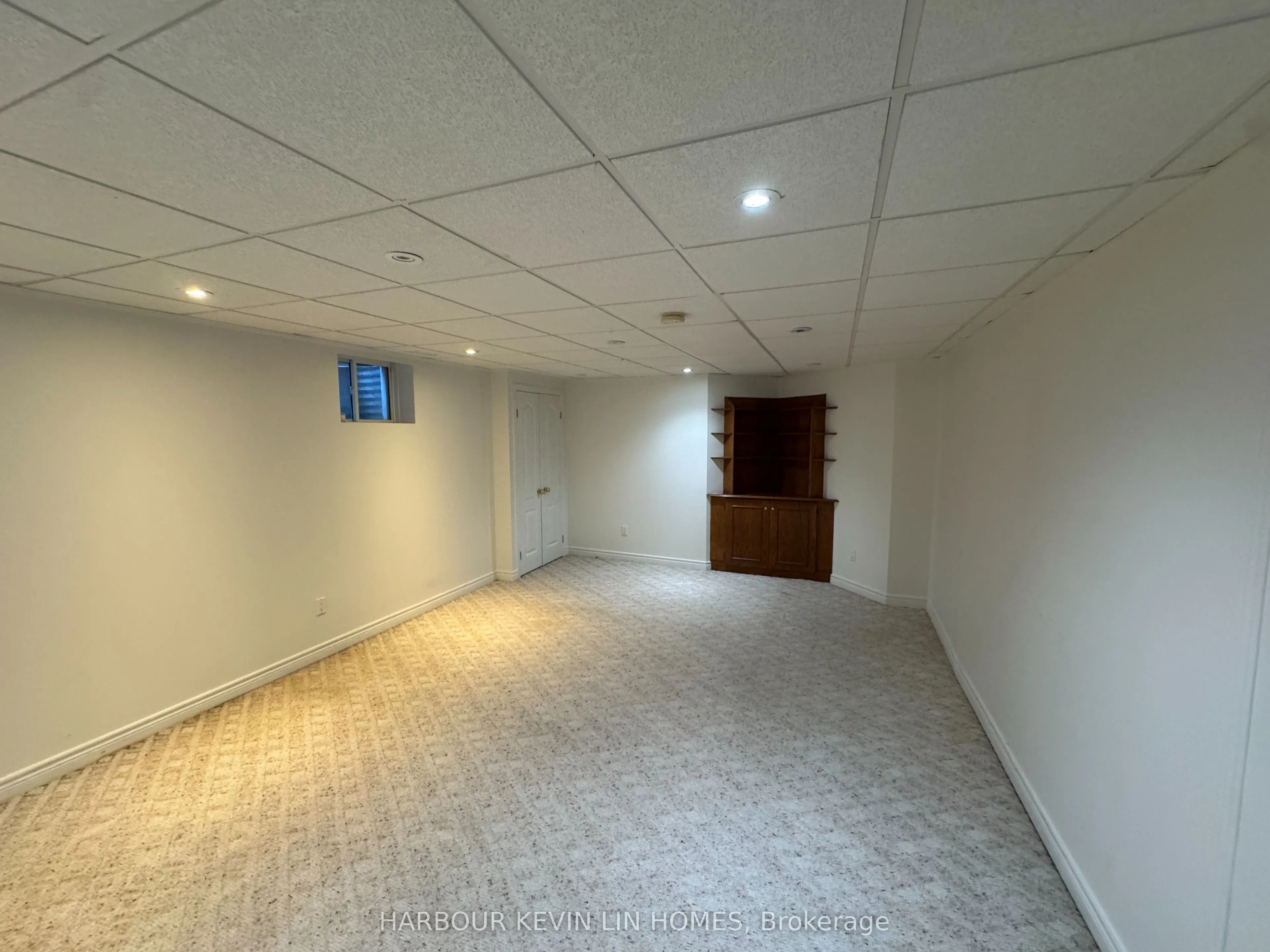 25 Desert View Crescent