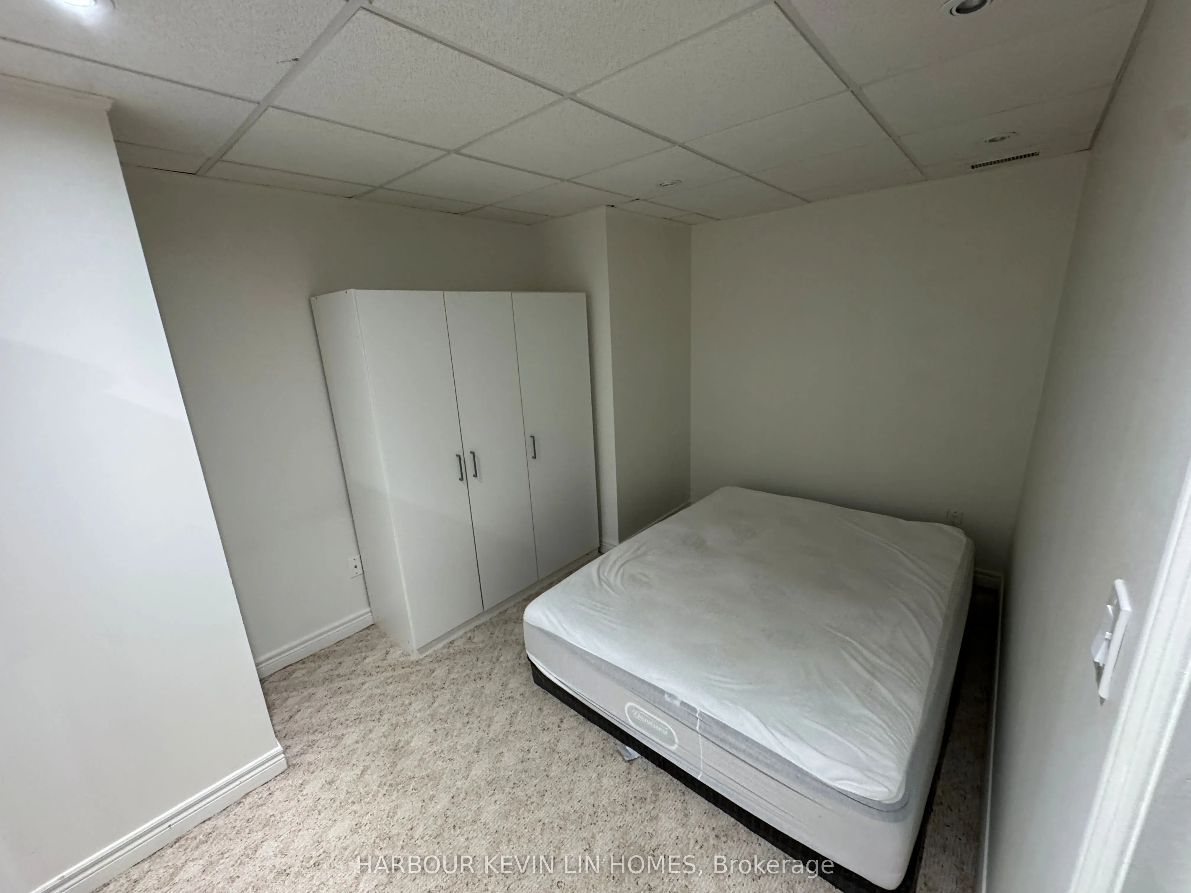 25 Desert View Crescent