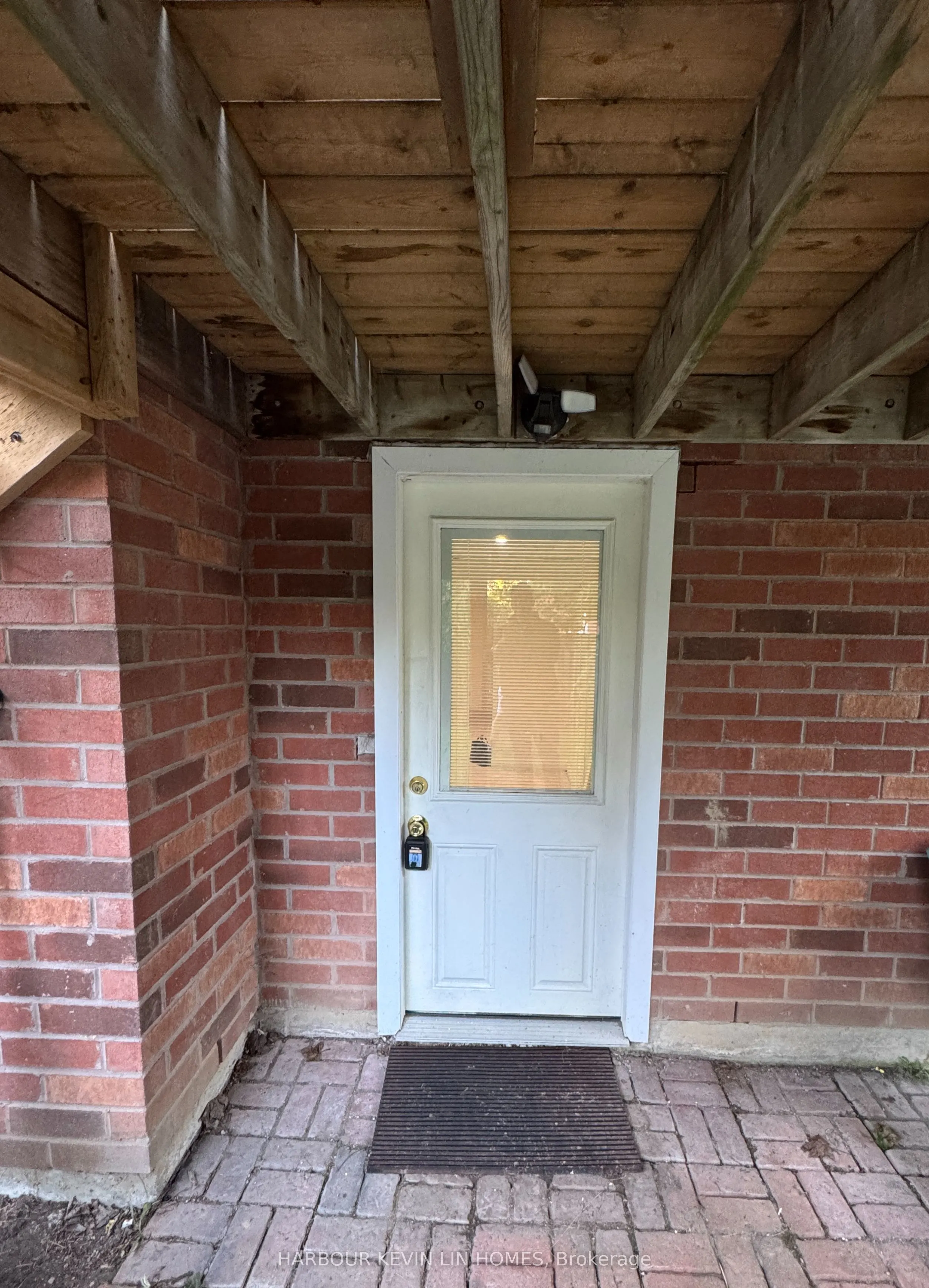 25 Desert View Crescent