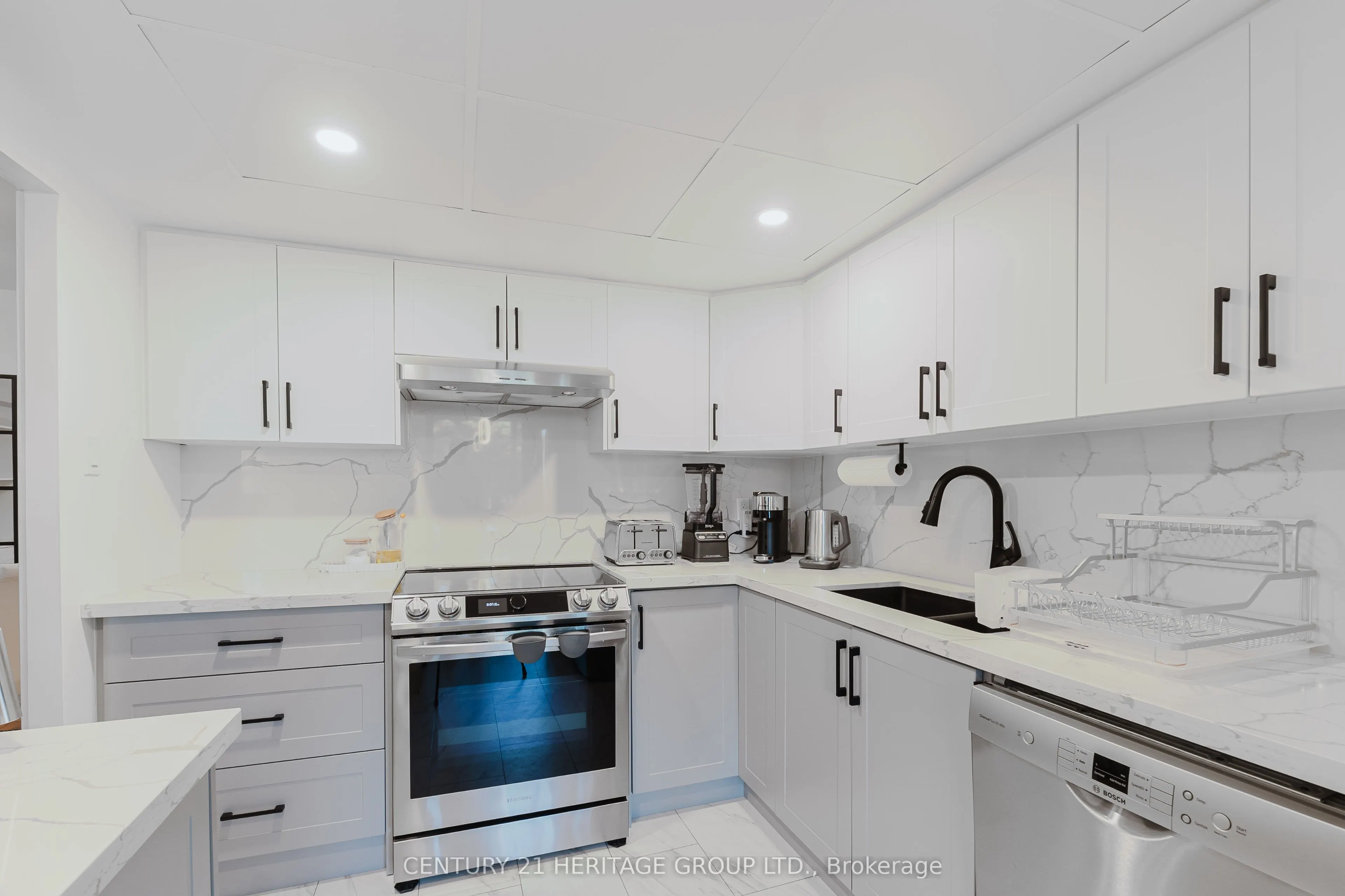 40 Harding Blvd Boulevard W, #203