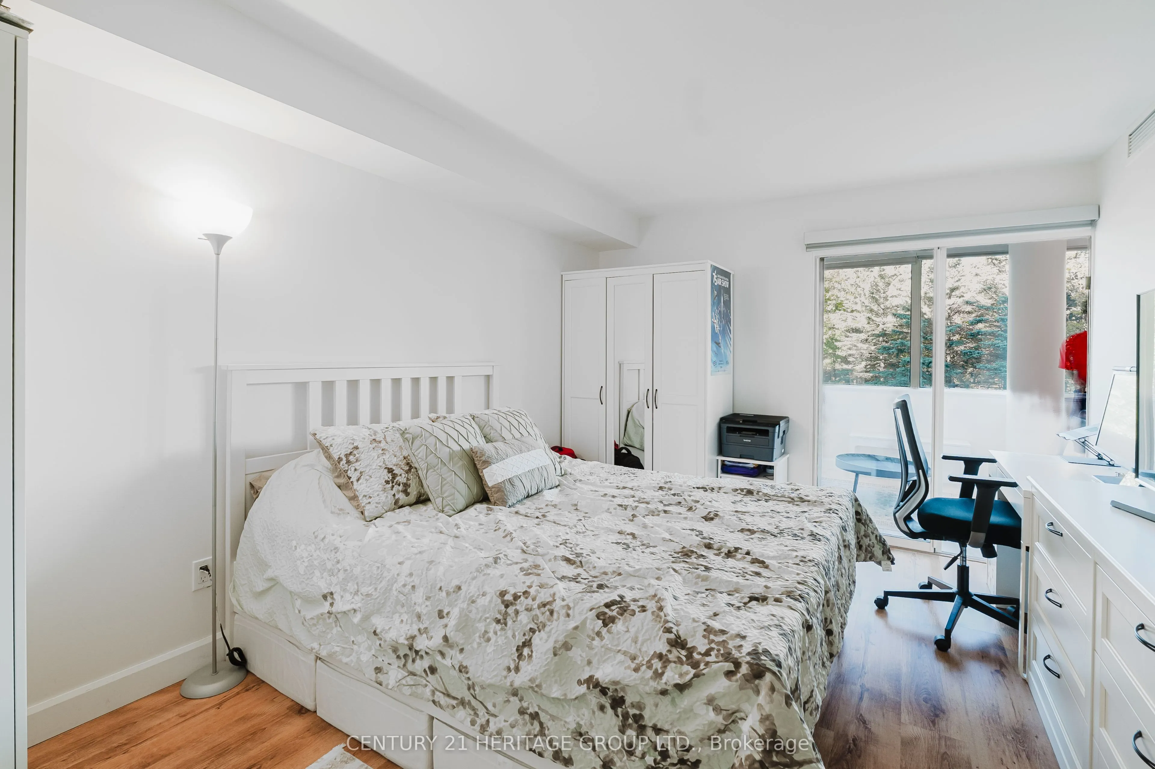 40 Harding Blvd Boulevard W, #203