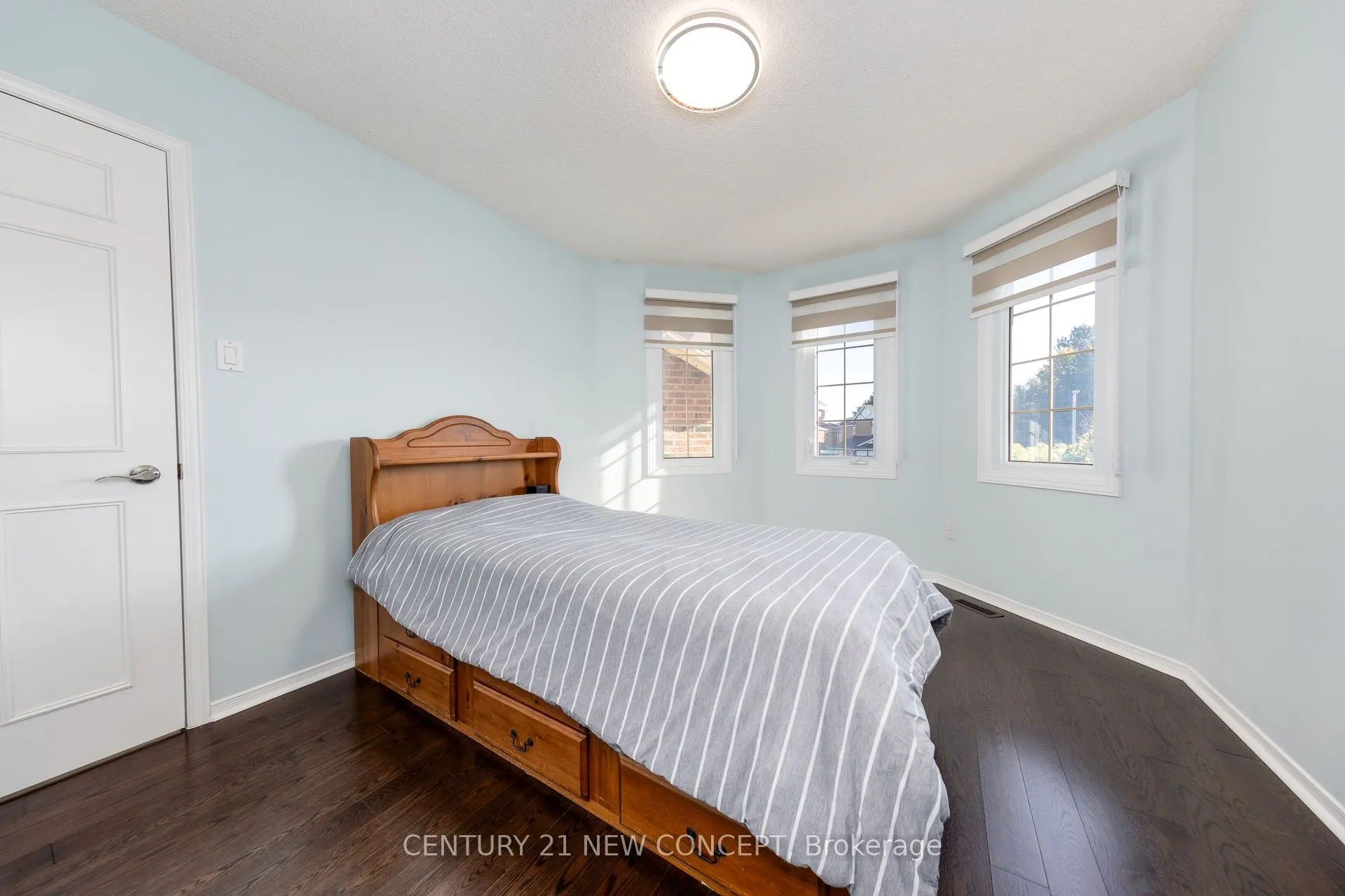 148 Edmund Seager Drive N