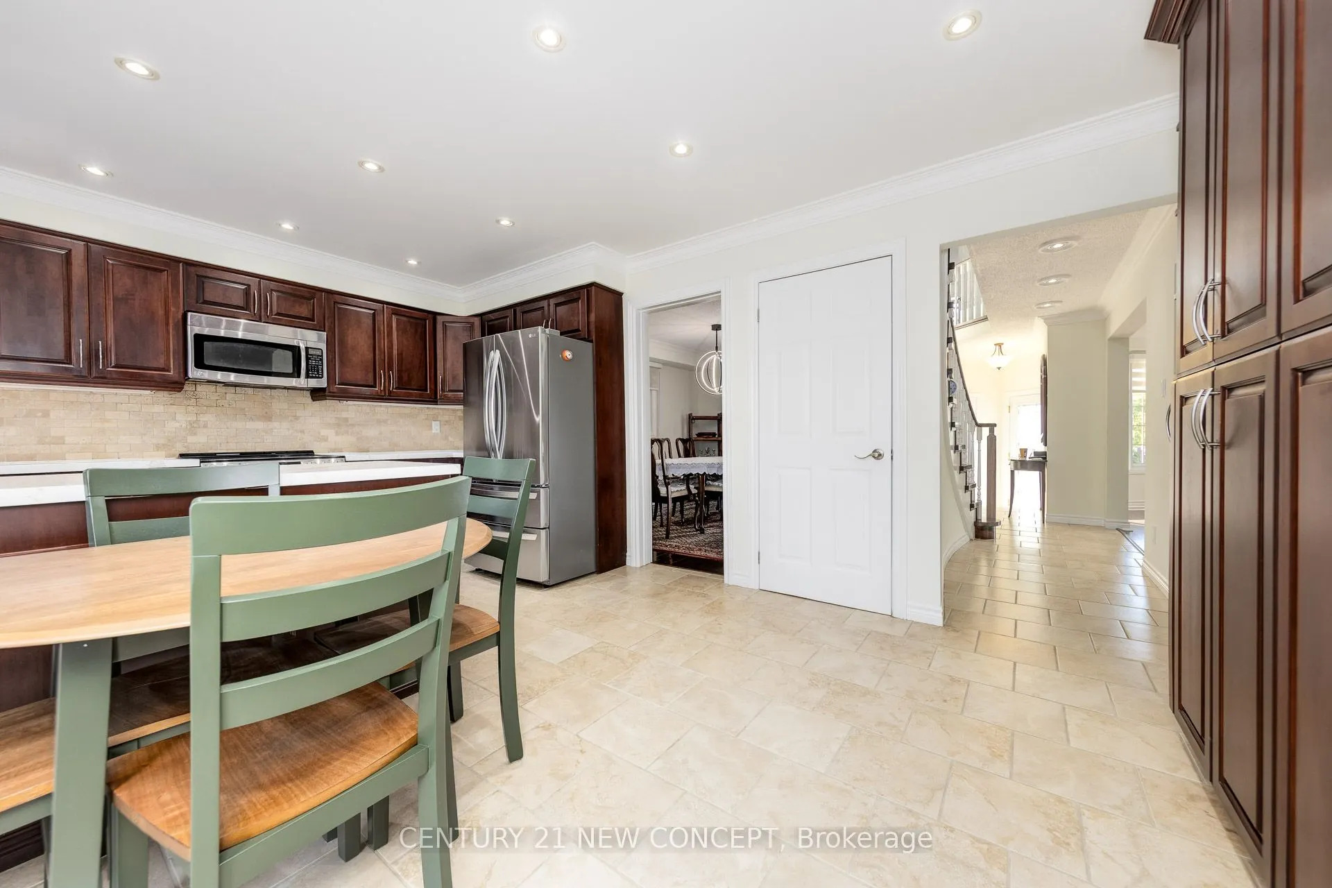 148 Edmund Seager Drive N