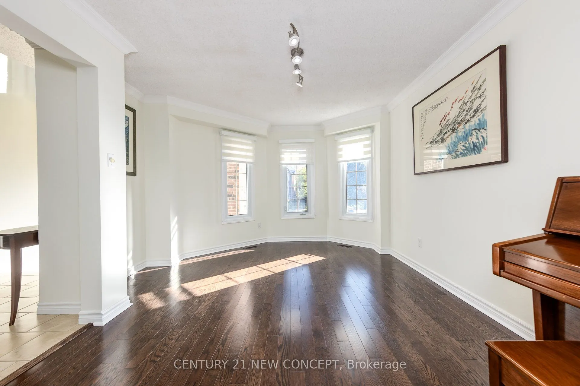 148 Edmund Seager Drive N