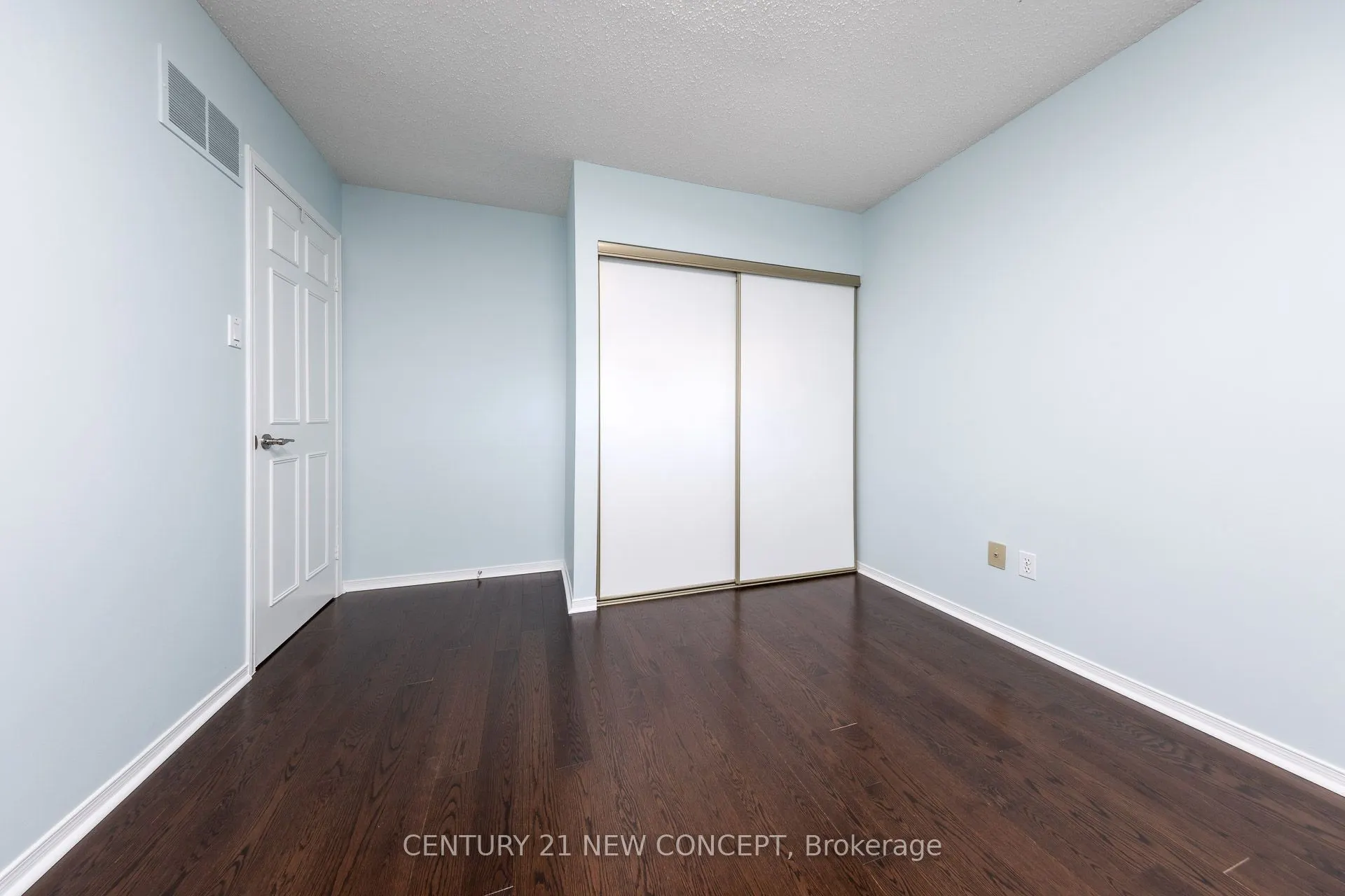 148 Edmund Seager Drive N