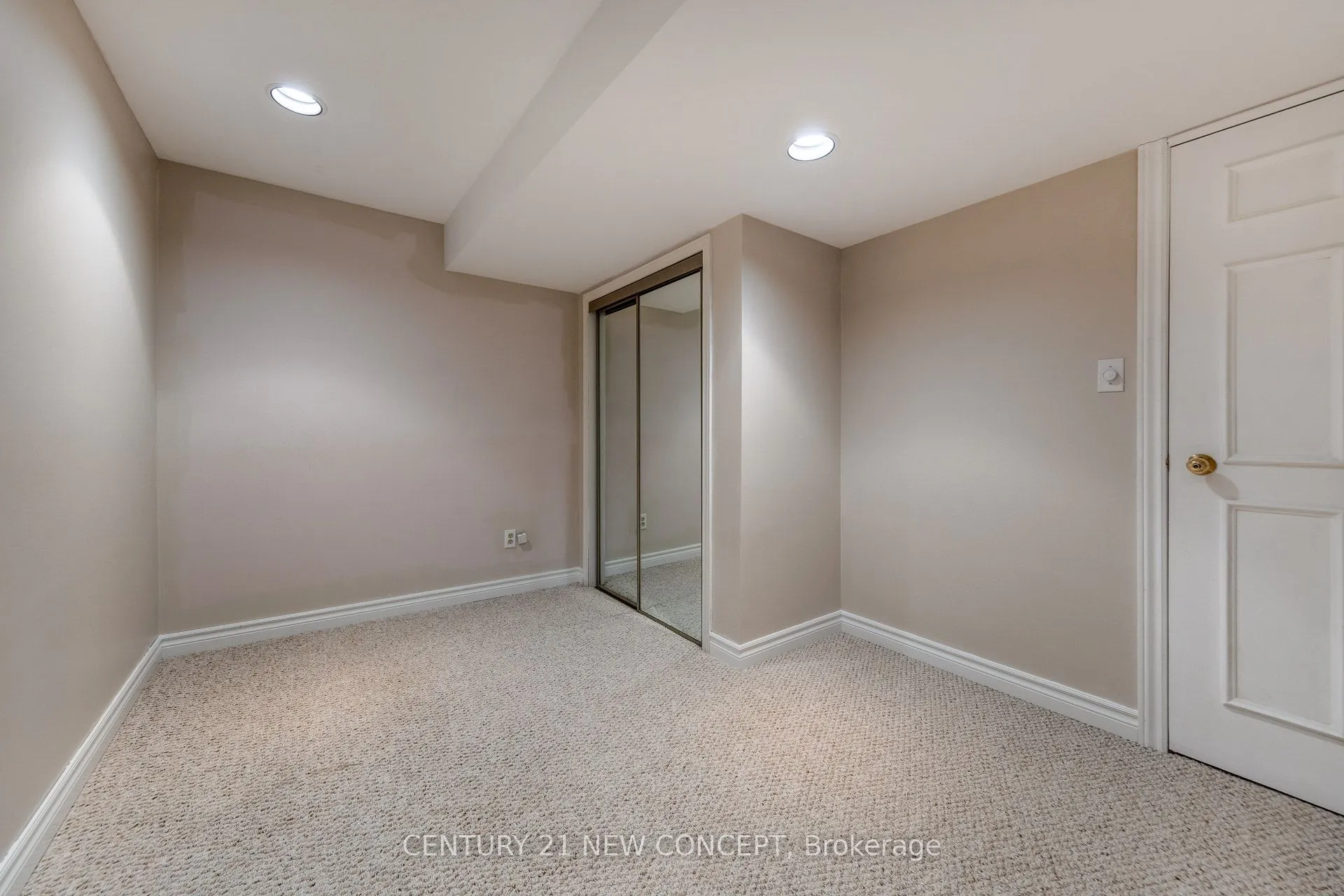 148 Edmund Seager Drive N