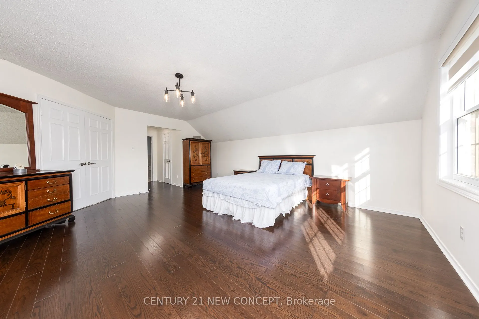 148 Edmund Seager Drive N