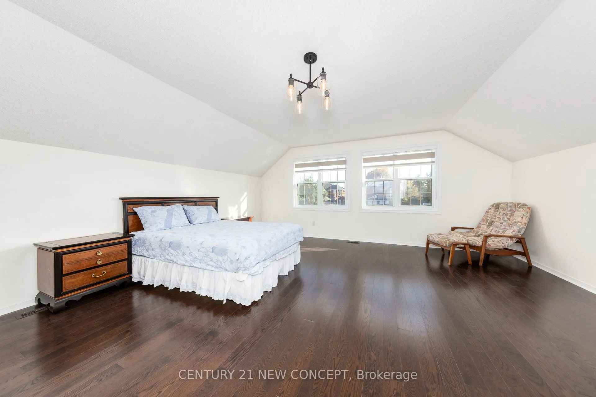 148 Edmund Seager Drive N