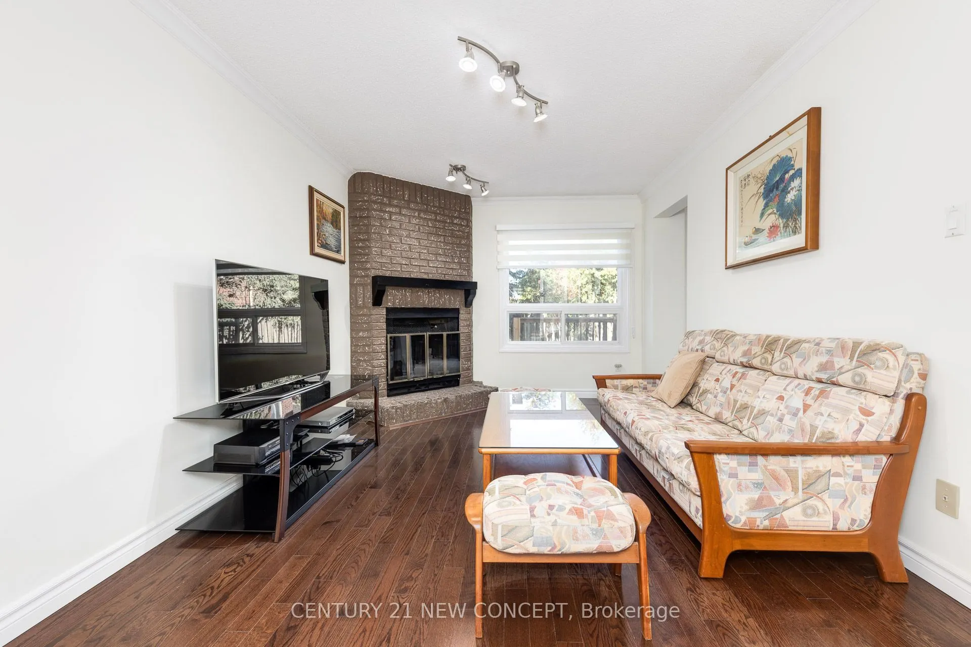 148 Edmund Seager Drive N