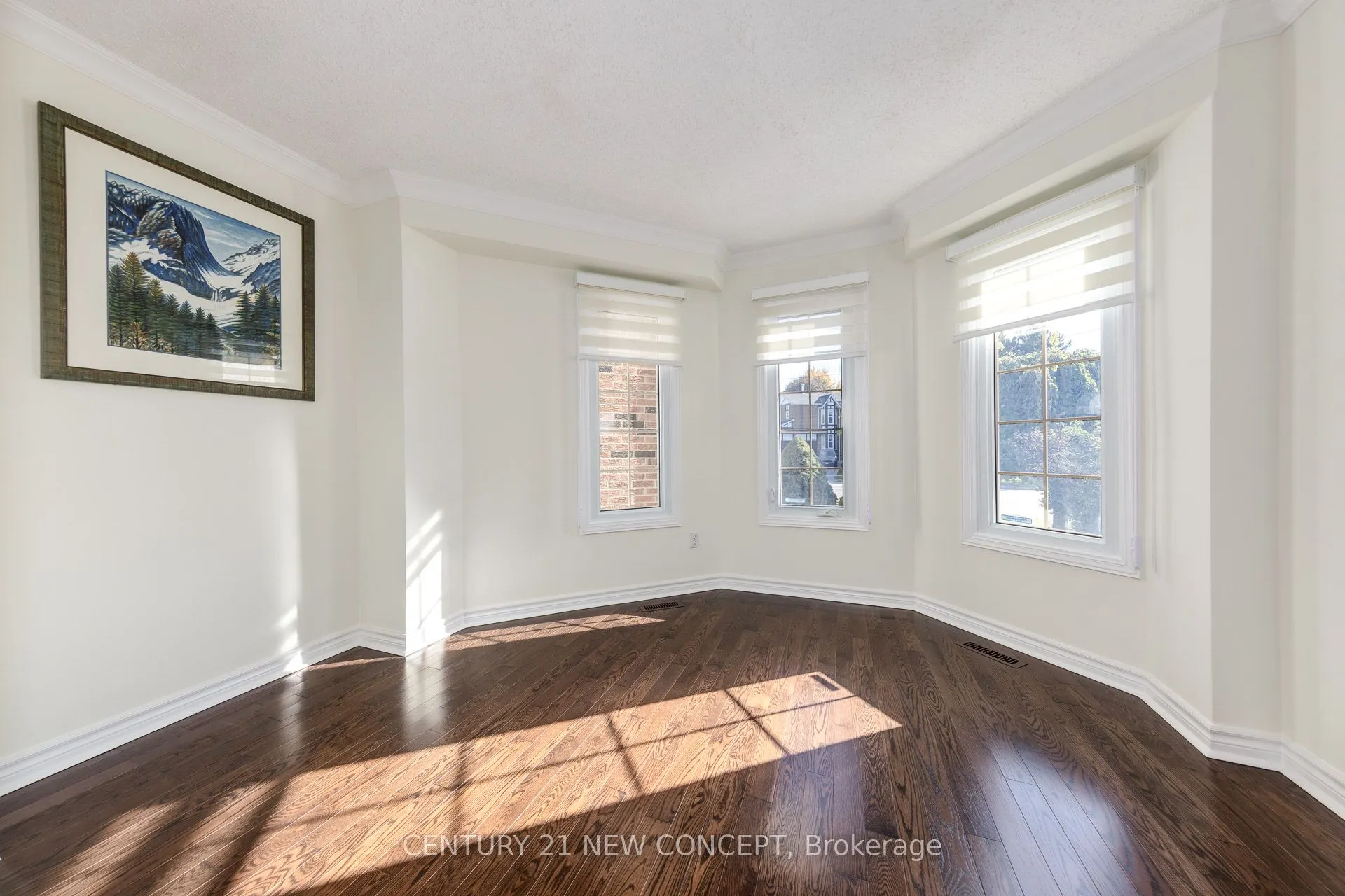 148 Edmund Seager Drive N