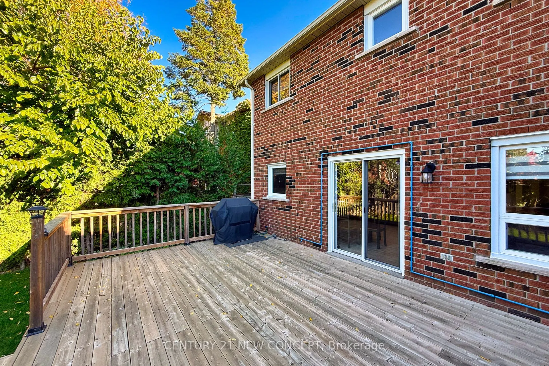 148 Edmund Seager Drive N