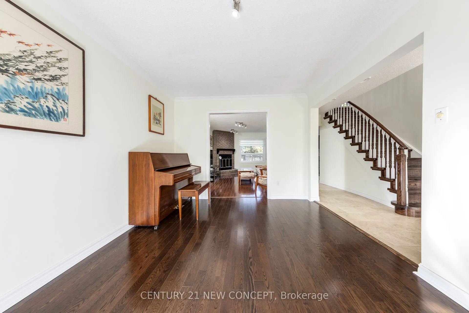 148 Edmund Seager Drive N