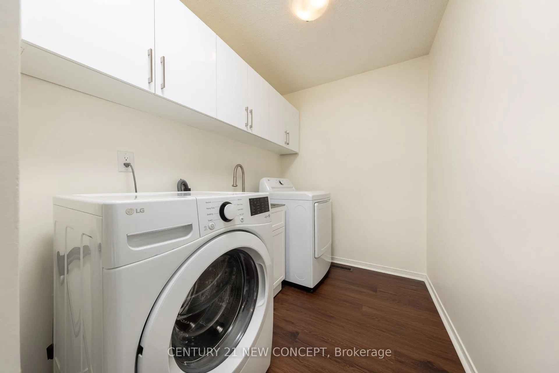 148 Edmund Seager Drive N