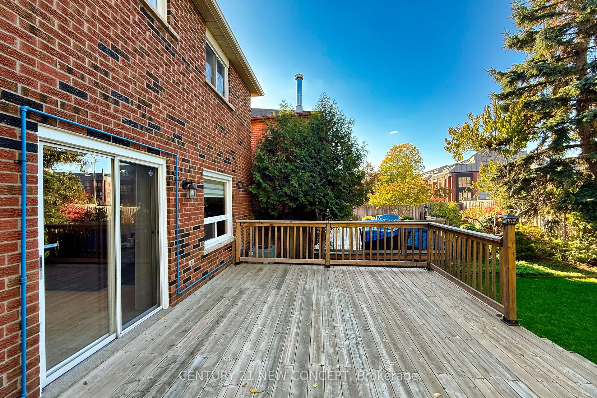 148 Edmund Seager Drive N