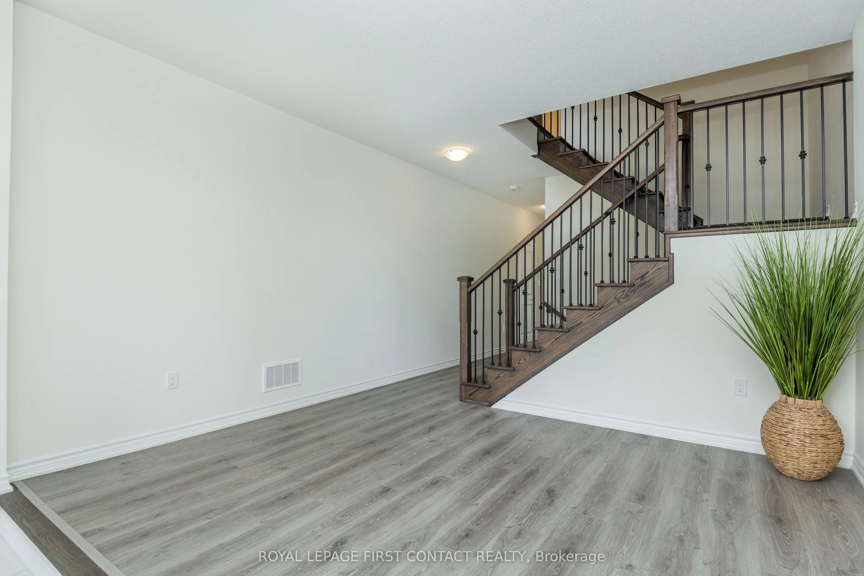 86 Kenneth Rogers Crescent