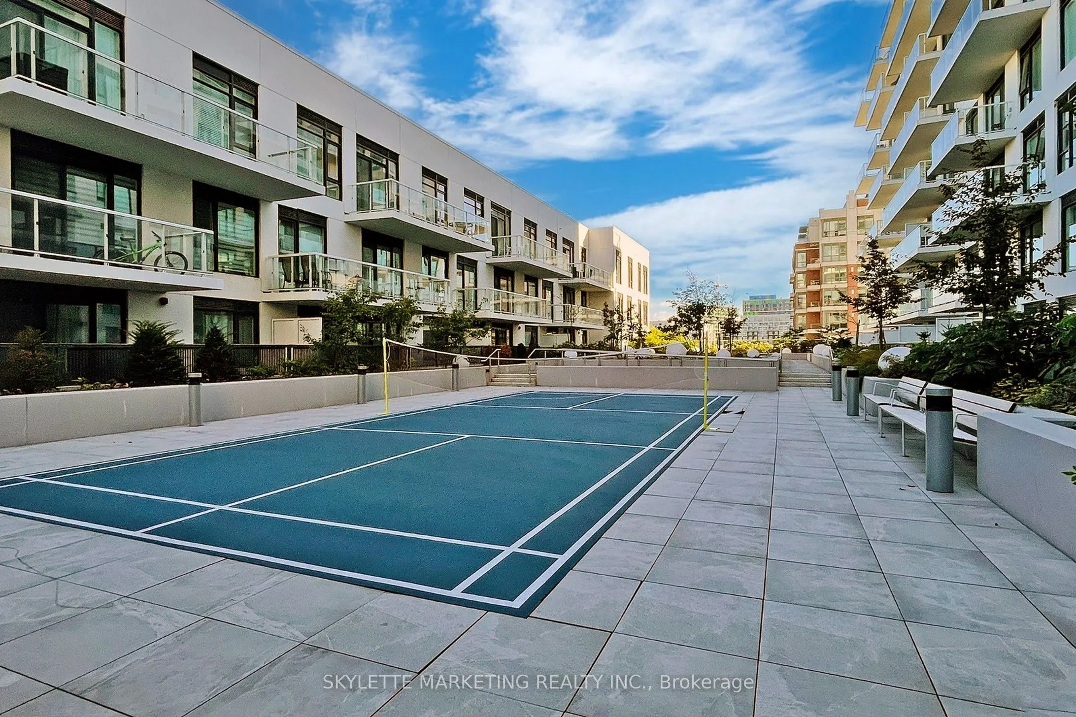 10 Rouge Valley Drive W, #529A