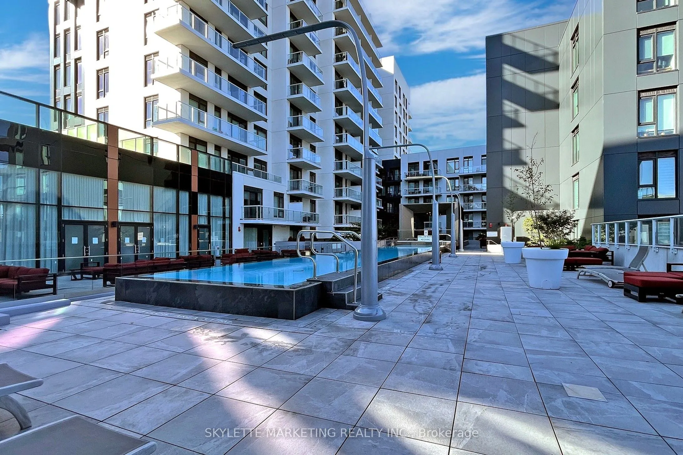 10 Rouge Valley Drive W, #529A