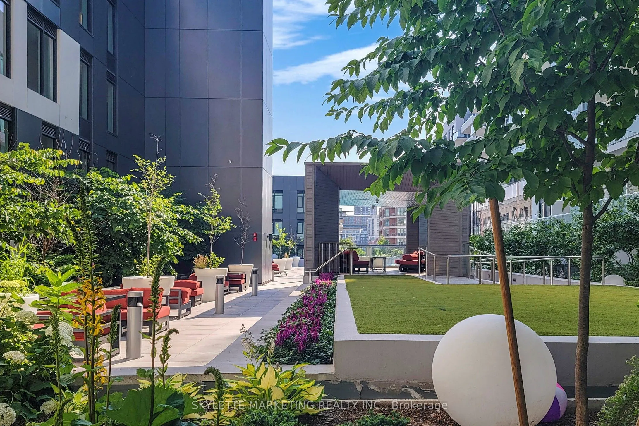 10 Rouge Valley Drive W, #529A