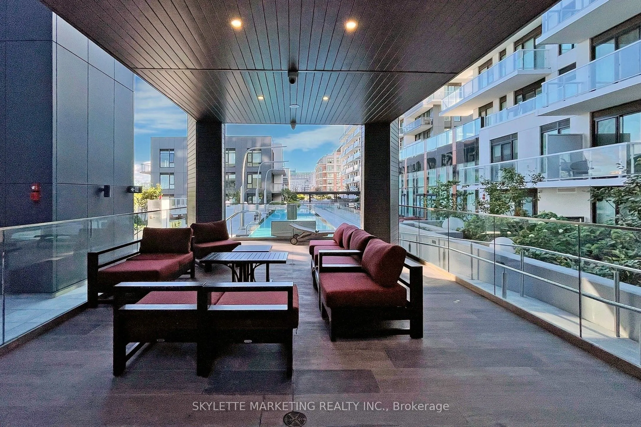 10 Rouge Valley Drive W, #529A