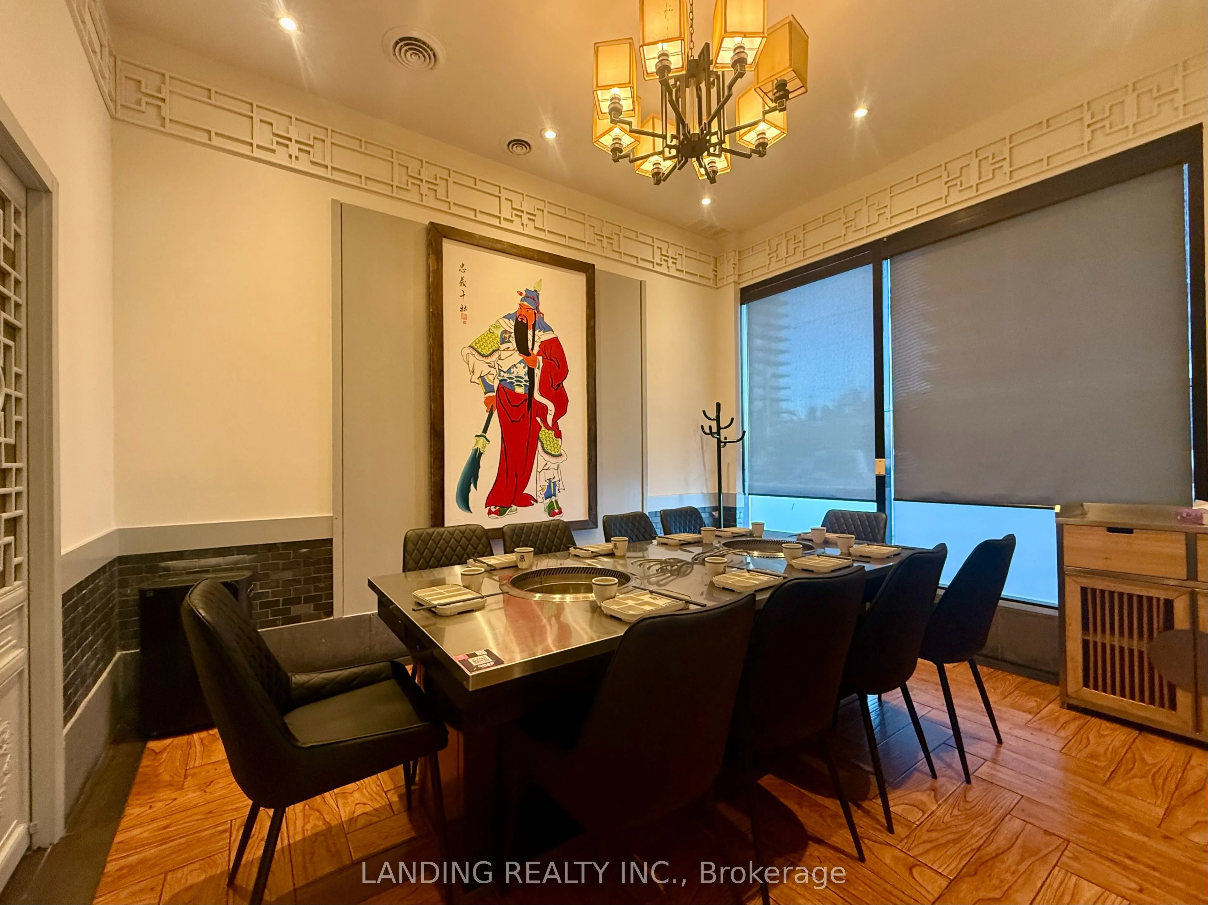 350 Highway 7 E, #104-105