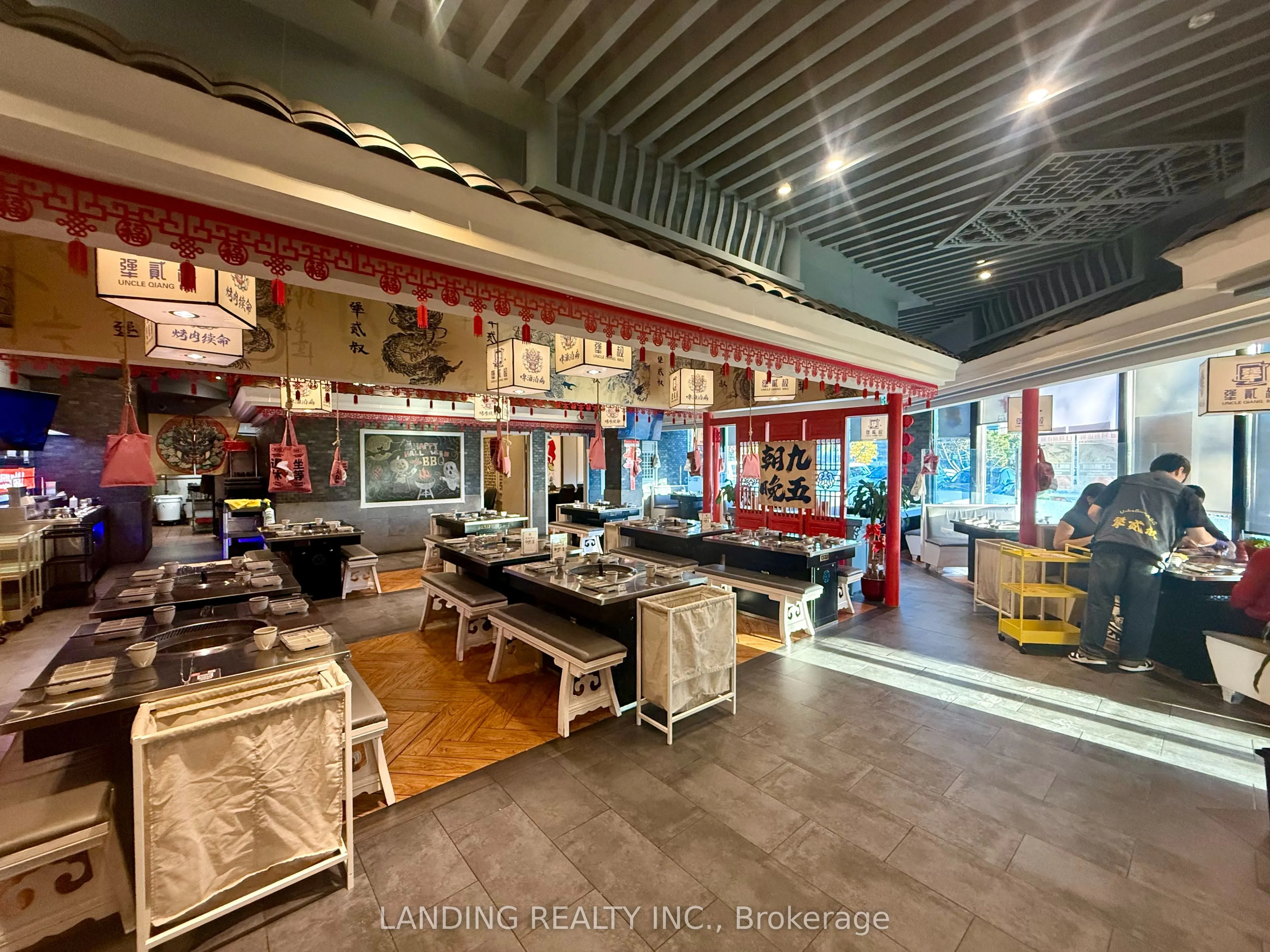 350 Highway 7 E, #104-105