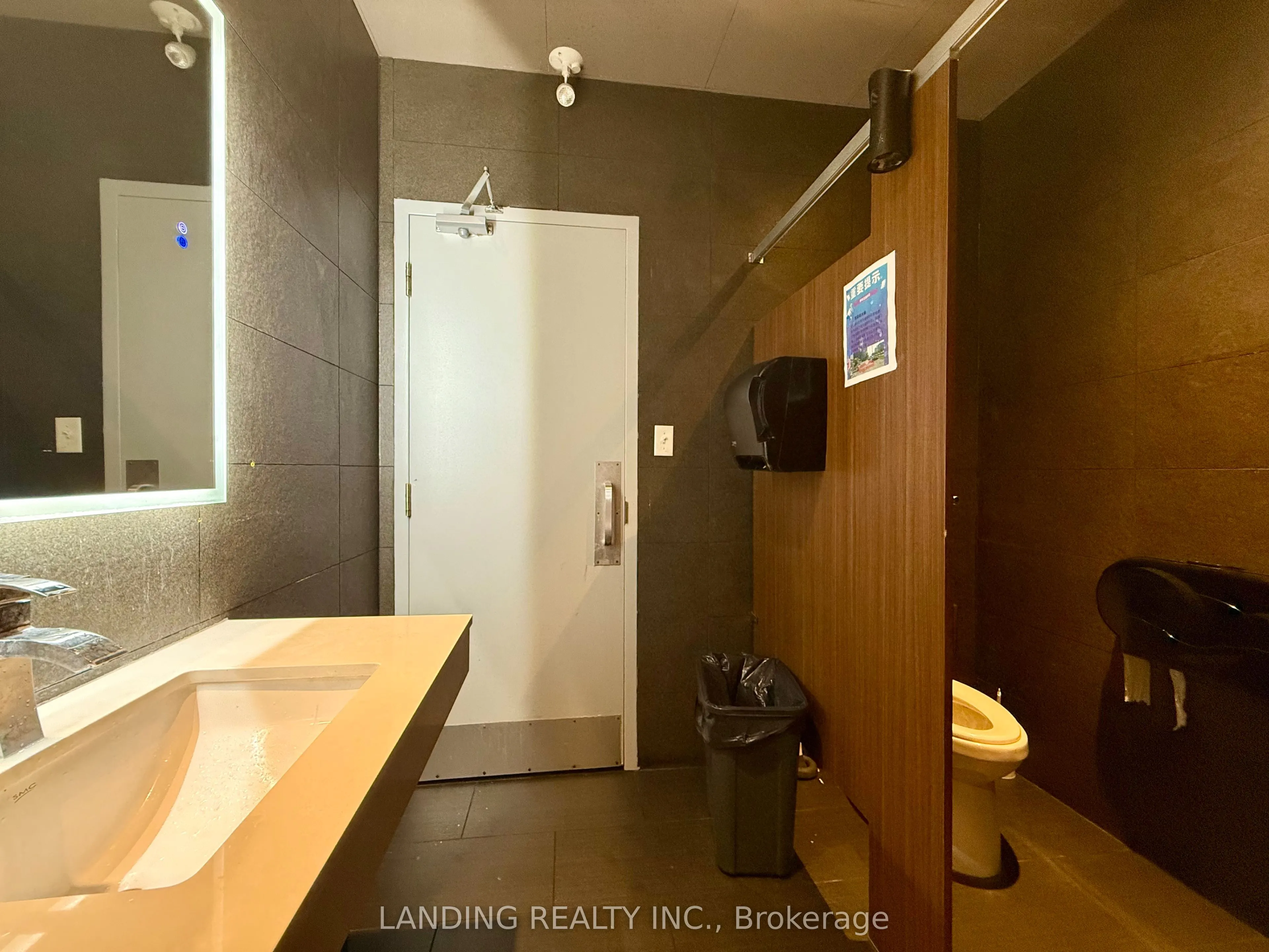 350 Highway 7 E, #104-105