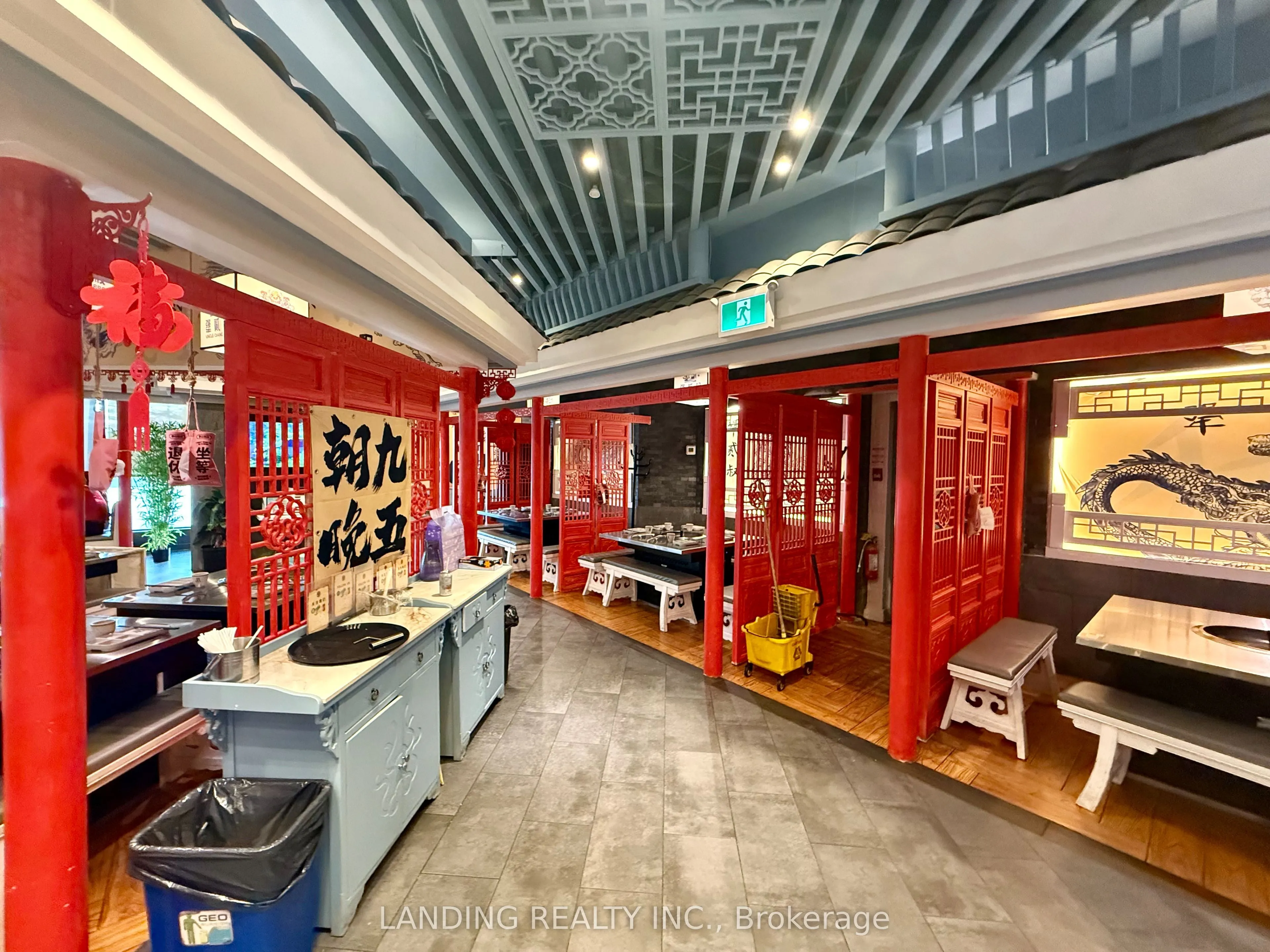 350 Highway 7 E, #104-105