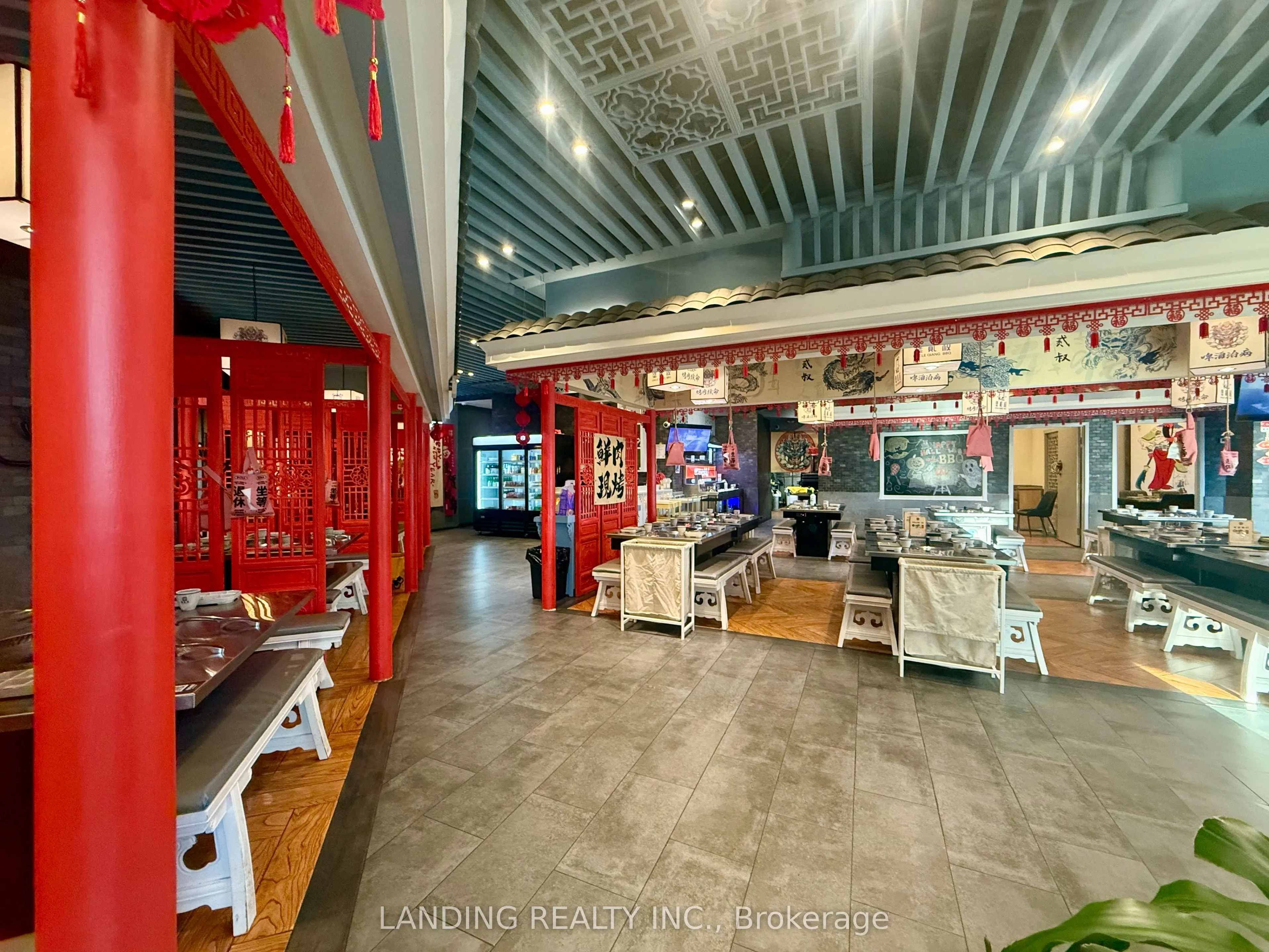 350 Highway 7 E, #104-105