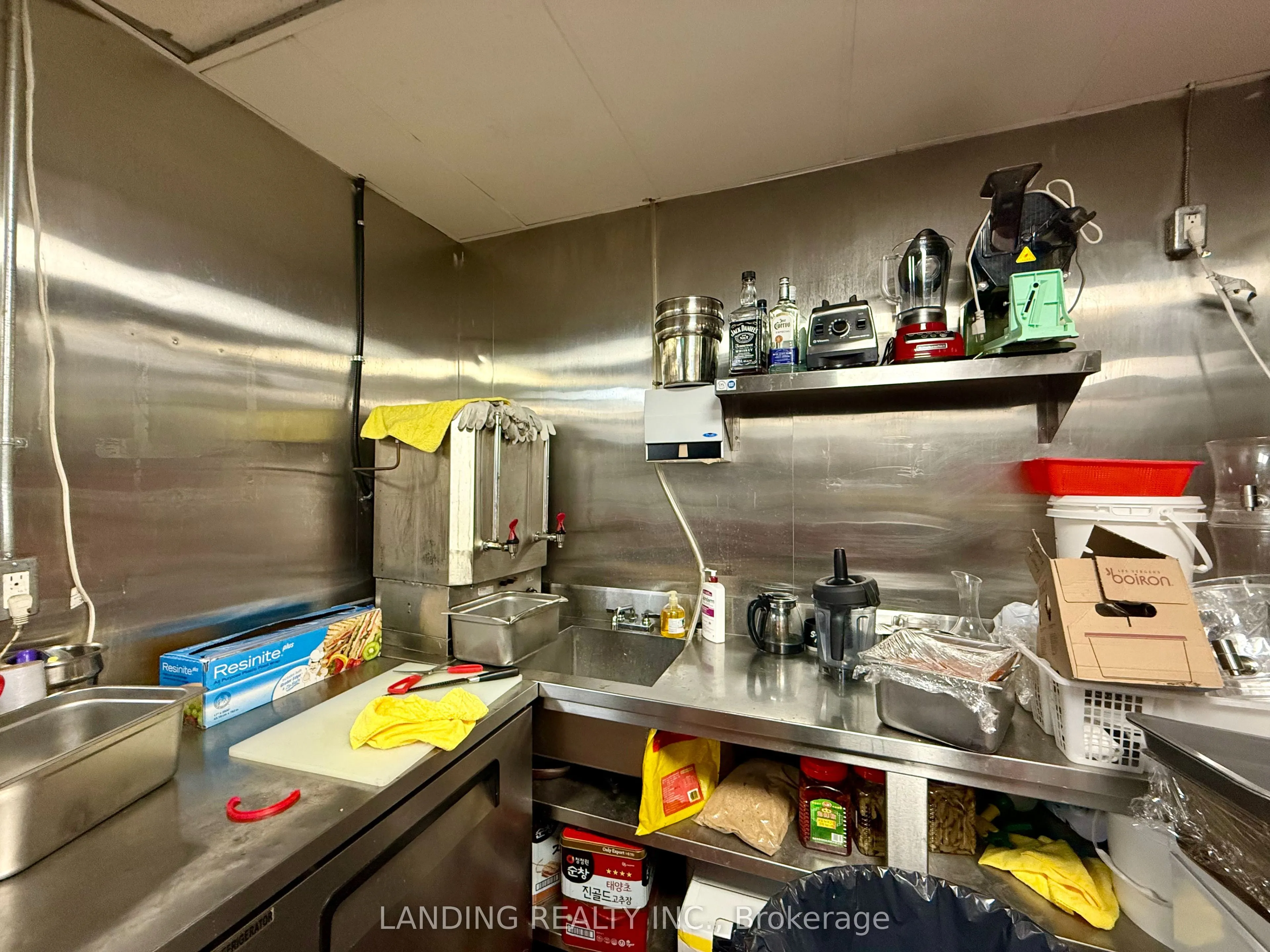 350 Highway 7 E, #104-105