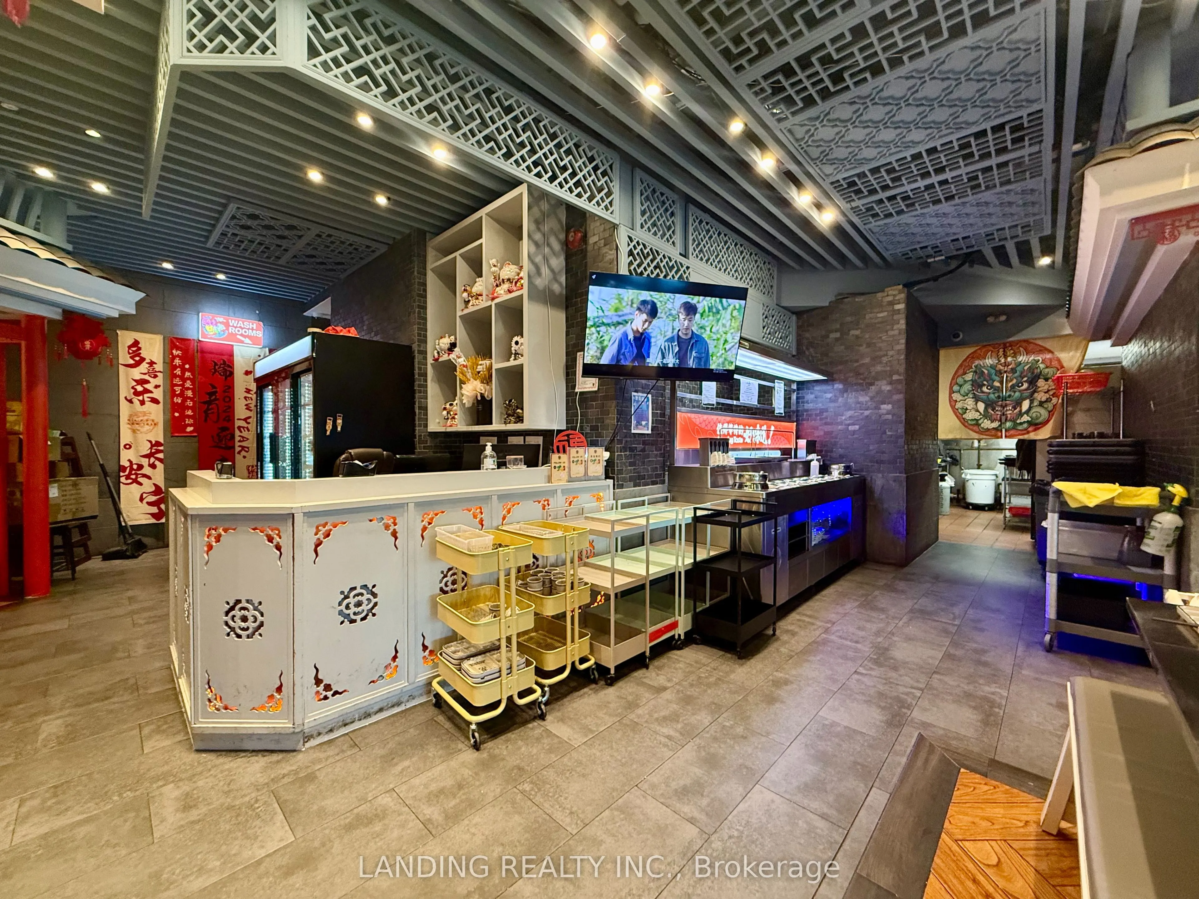 350 Highway 7 E, #104-105