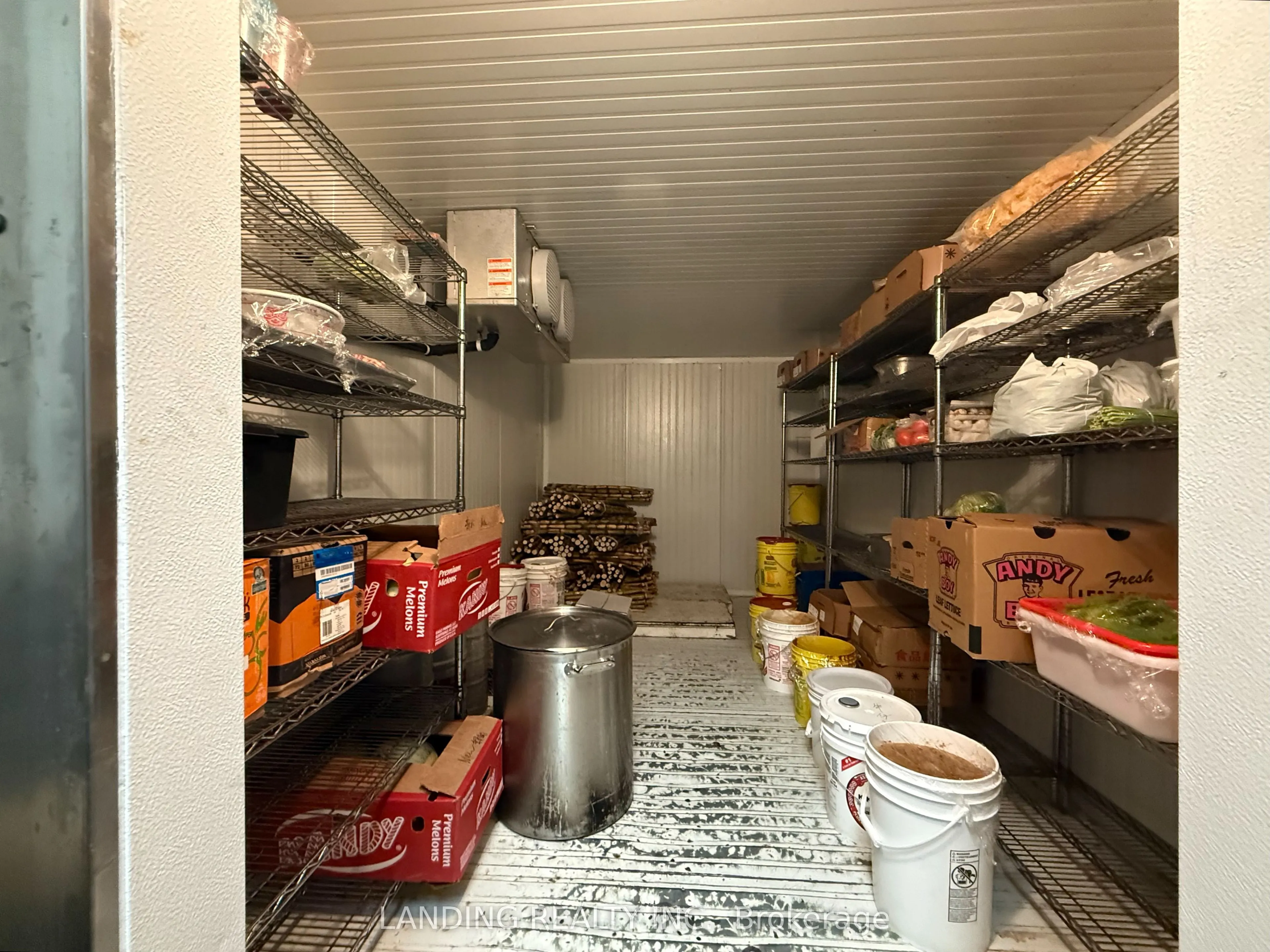 350 Highway 7 E, #104-105