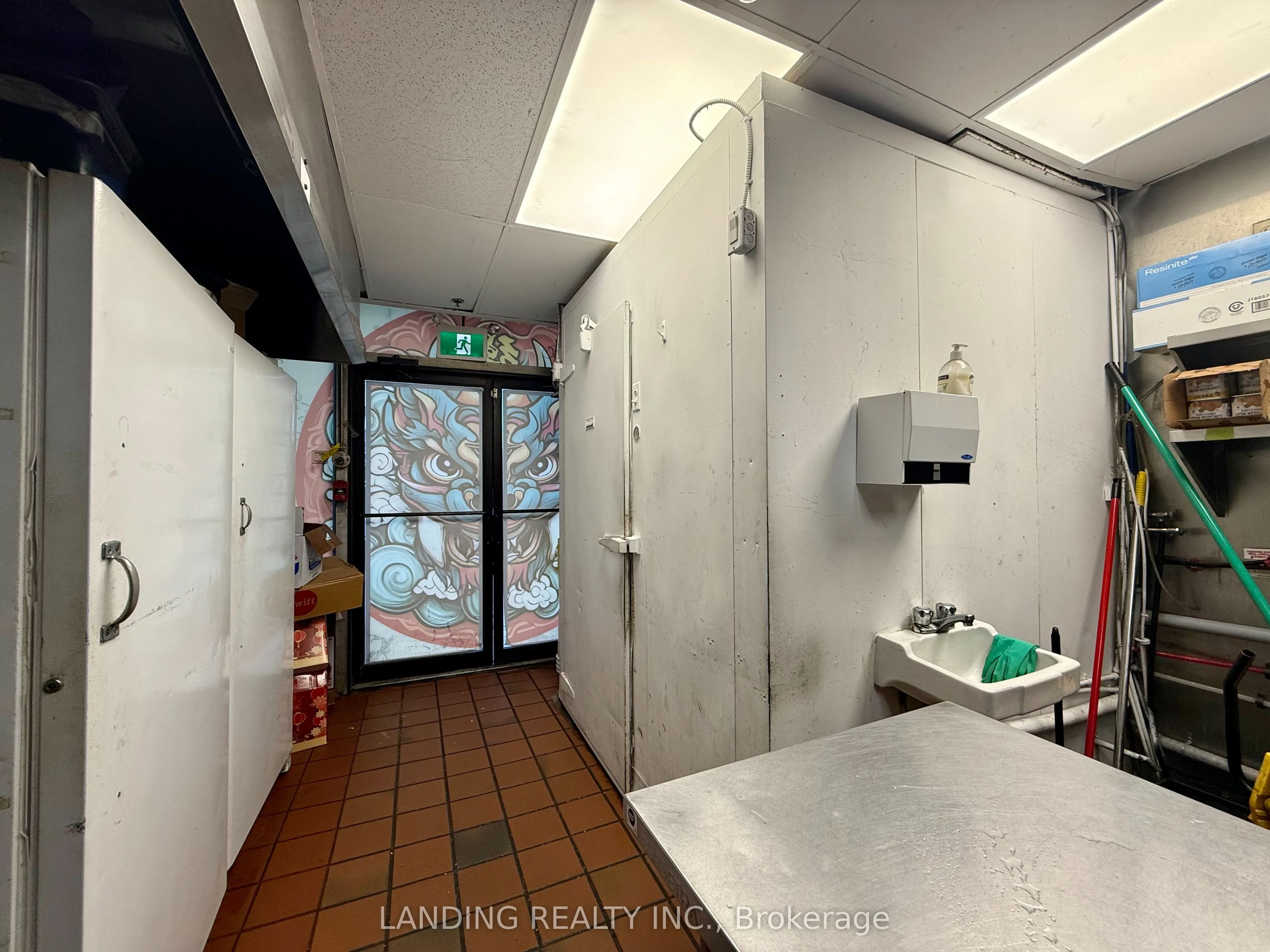 350 Highway 7 E, #104-105