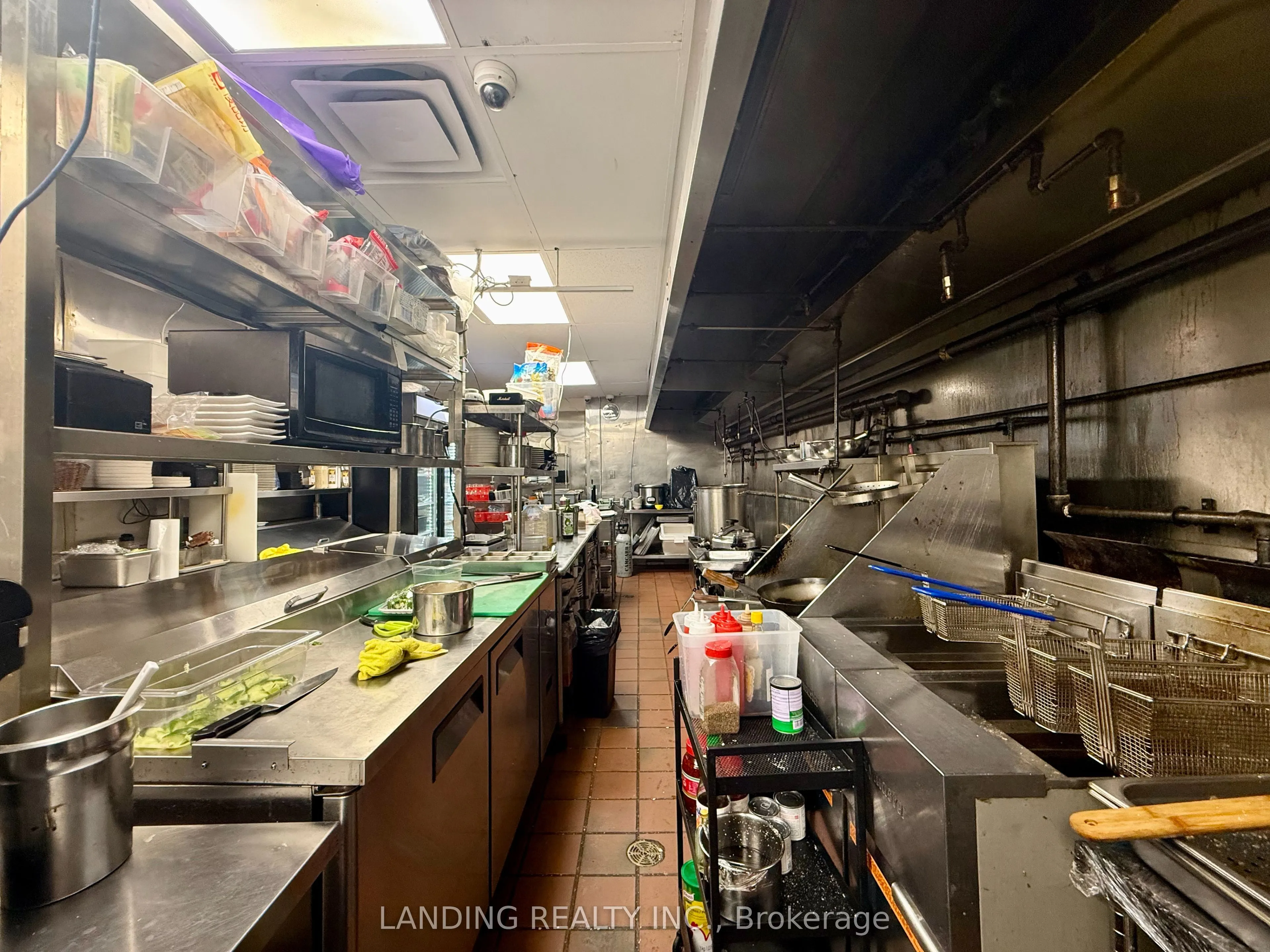 350 Highway 7 E, #104-105