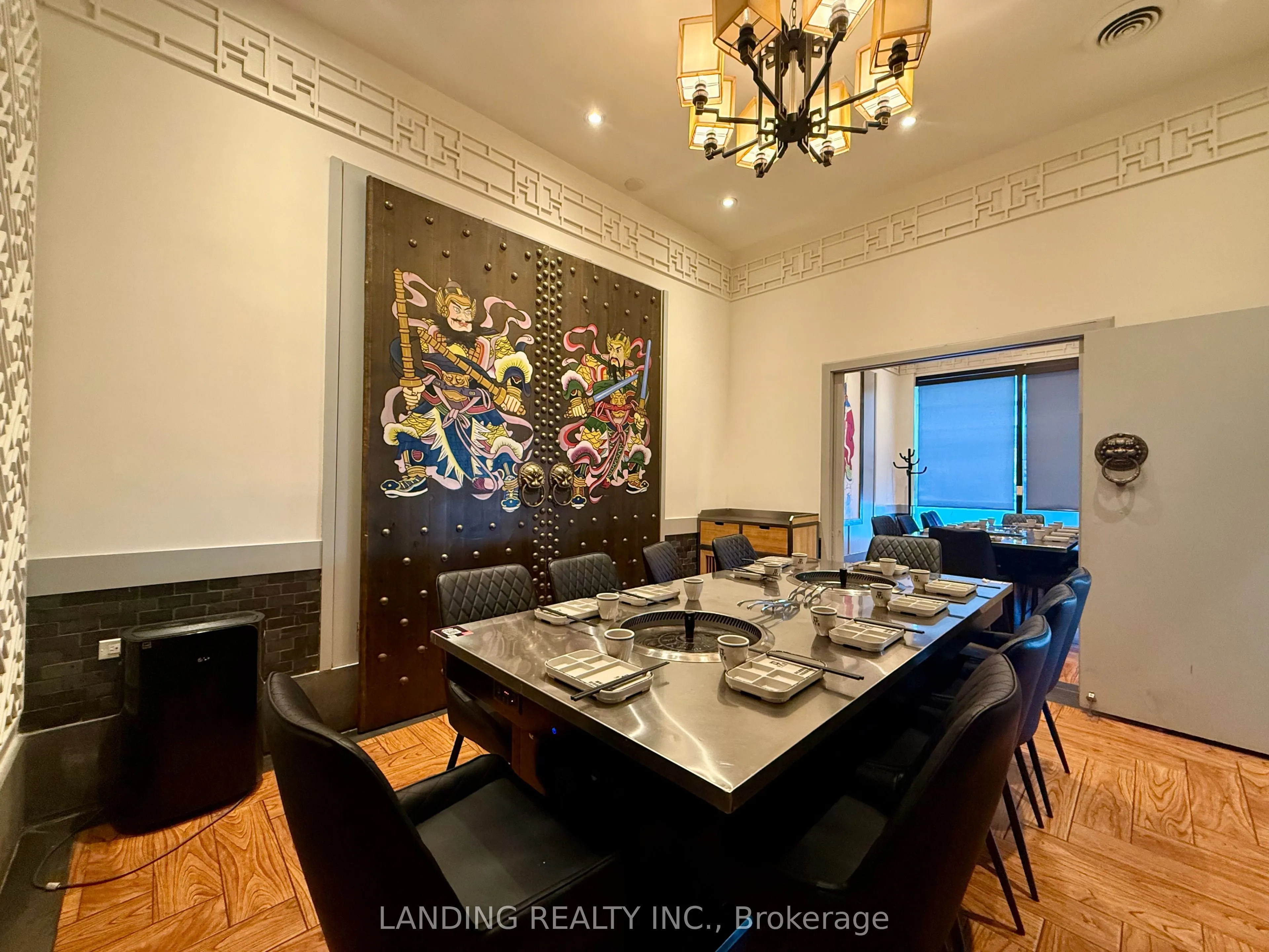 350 Highway 7 E, #104-105