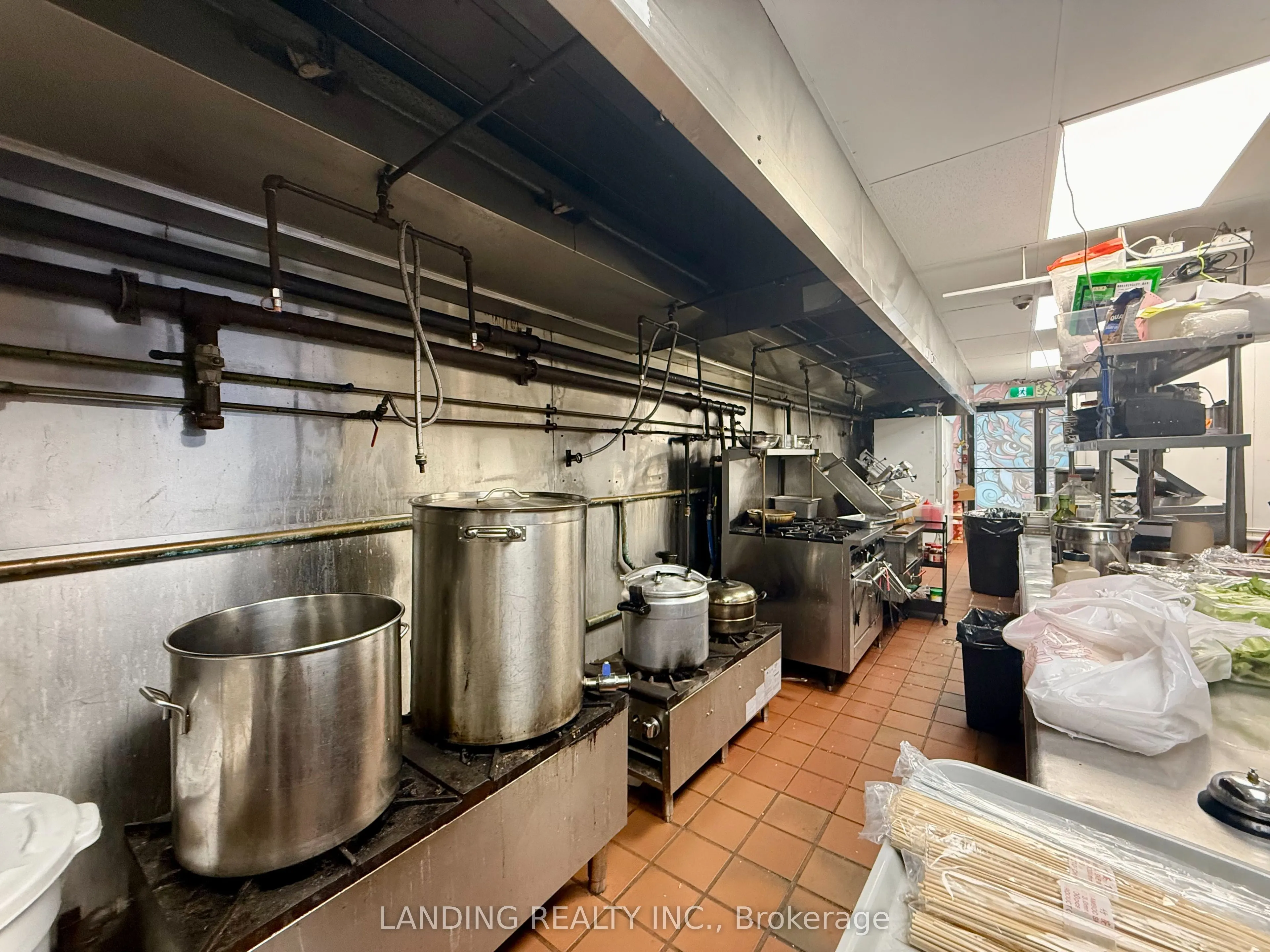 350 Highway 7 E, #104-105