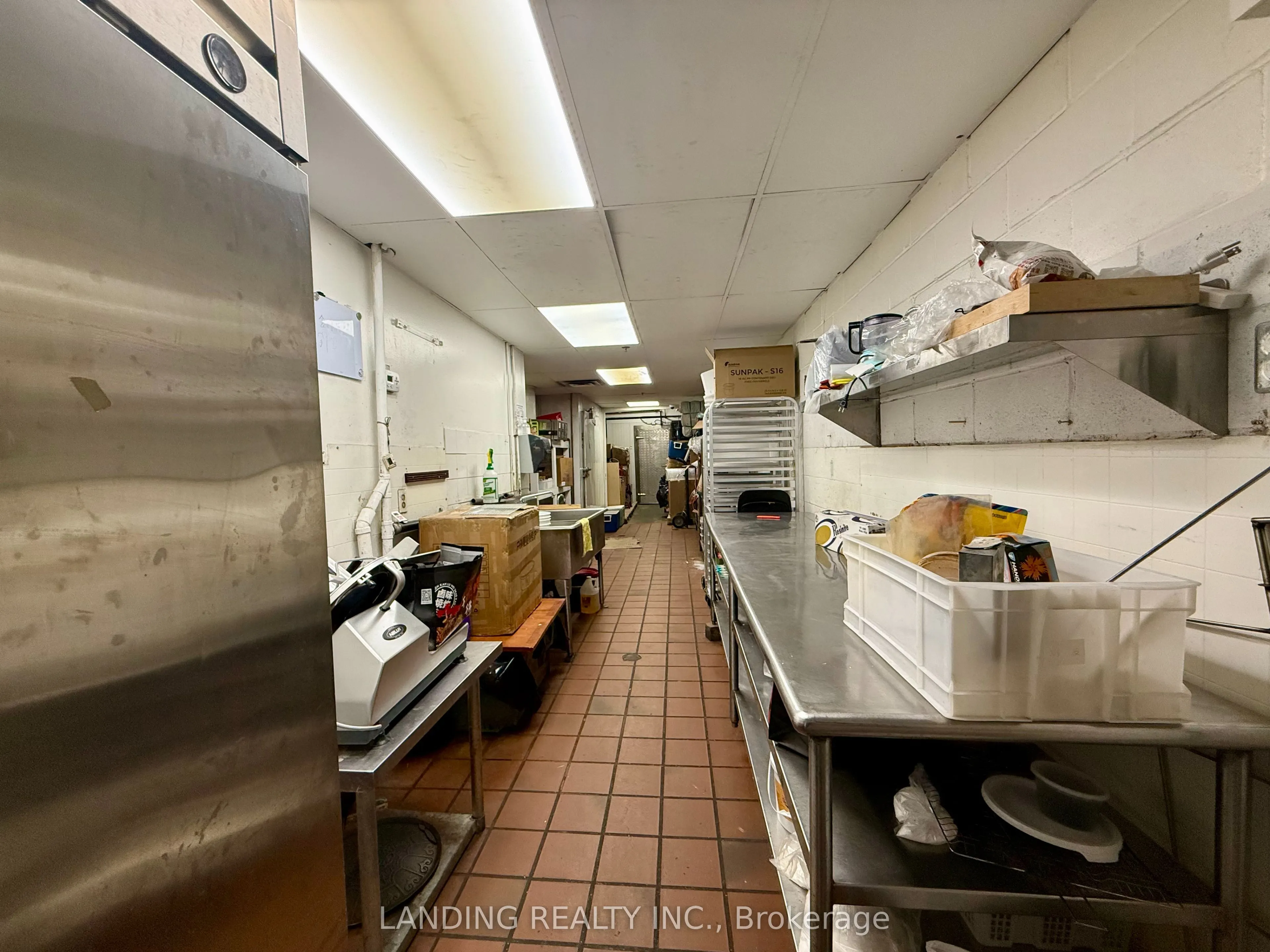 350 Highway 7 E, #104-105