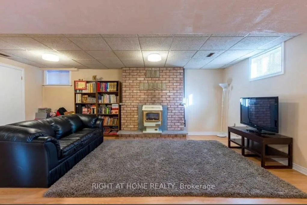 57 Royal Garden Boulevard, #BASEMENT