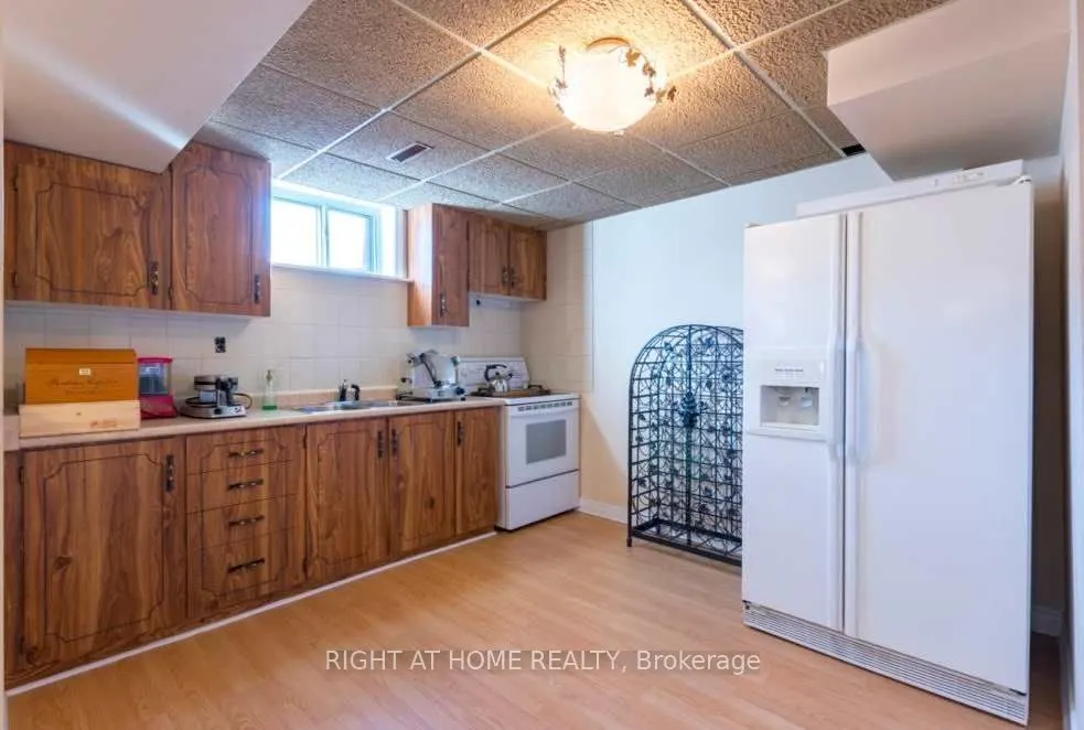 57 Royal Garden Boulevard, #BASEMENT