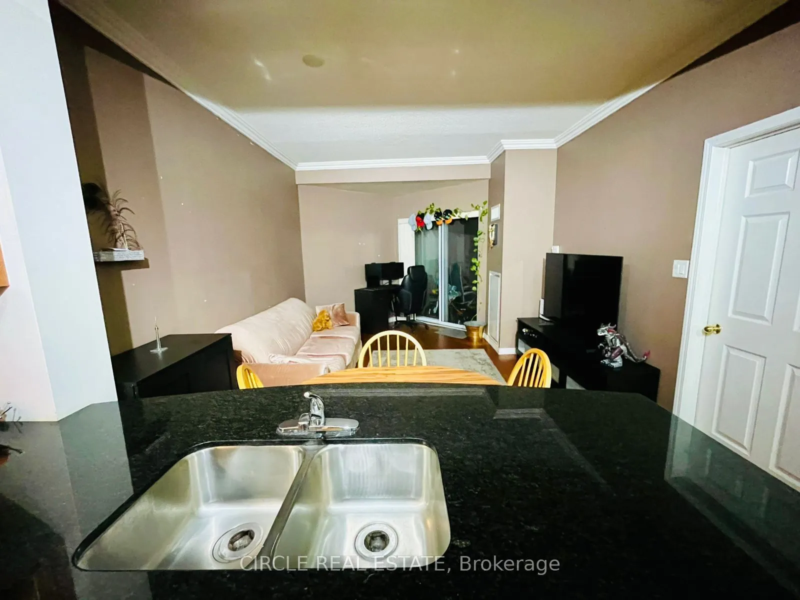 8 Maison Parc Court, #505