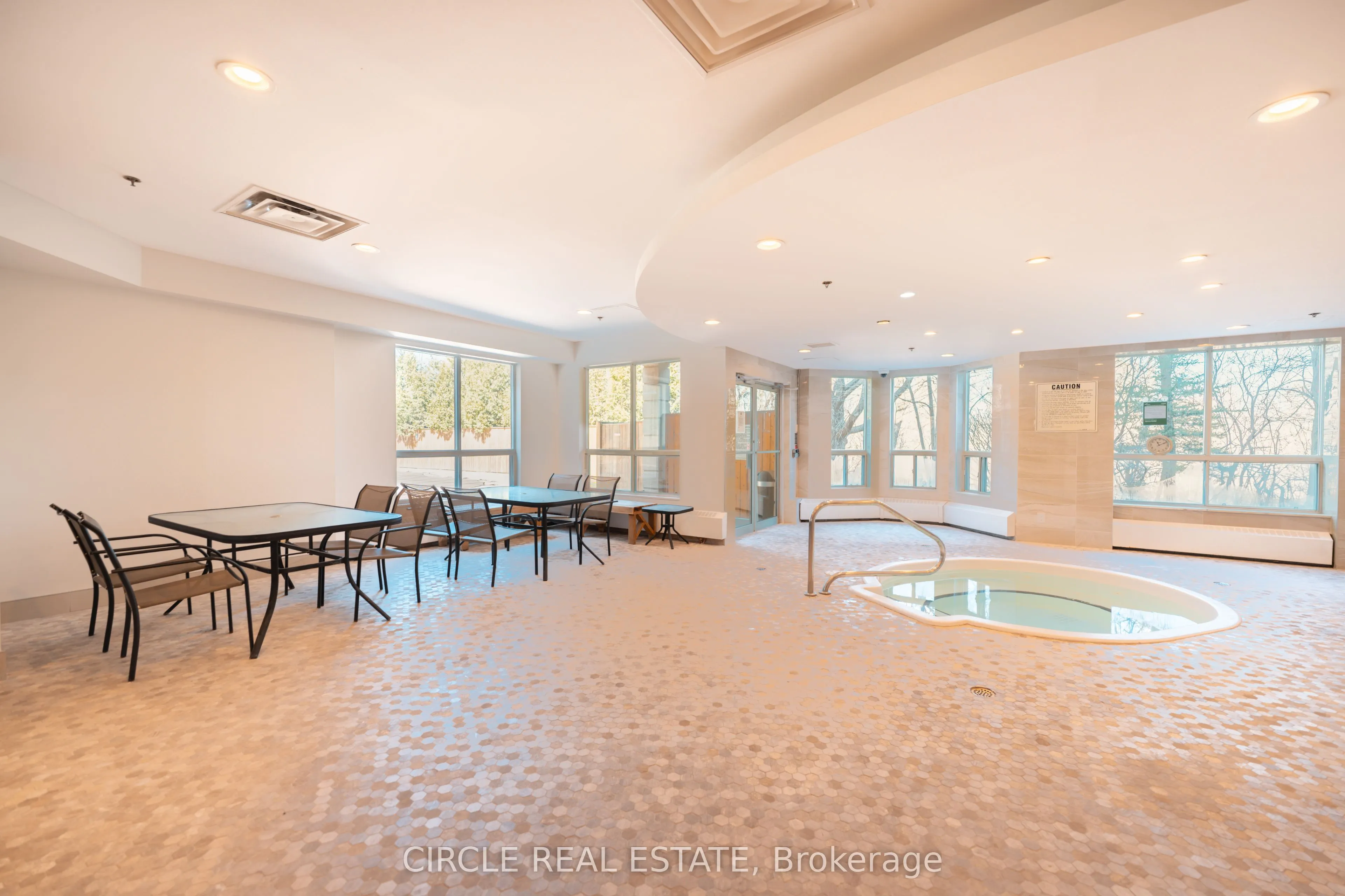 8 Maison Parc Court, #505