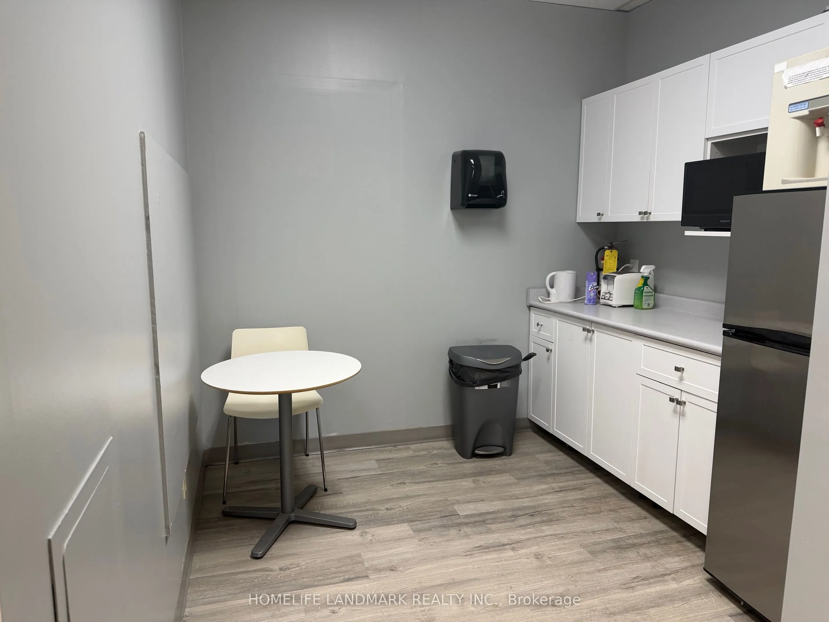 7240 Woodbine Avenue, #215A