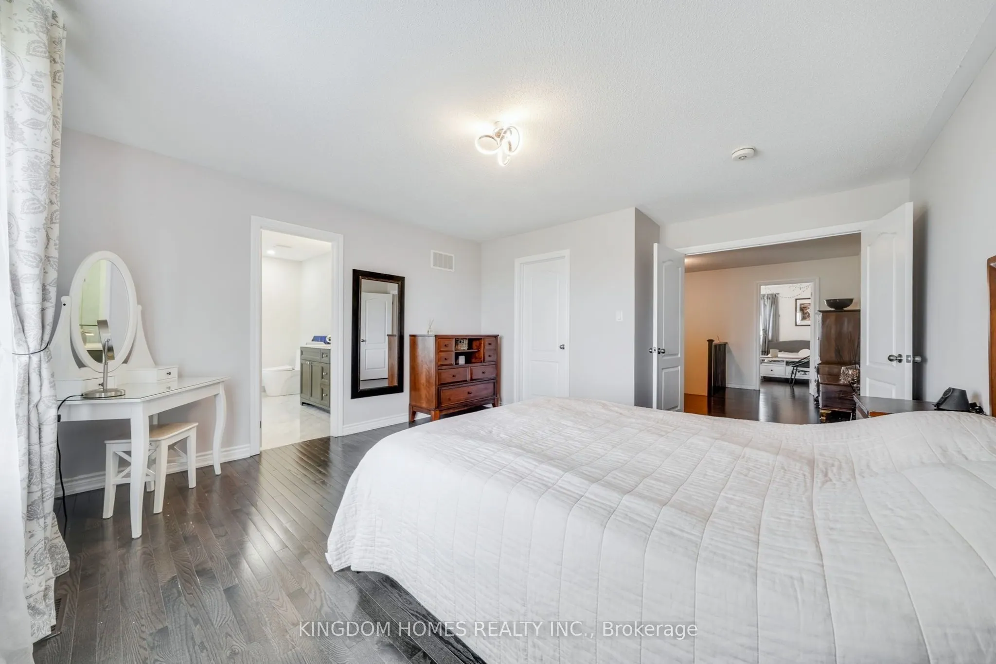 1152 Peelar Crescent