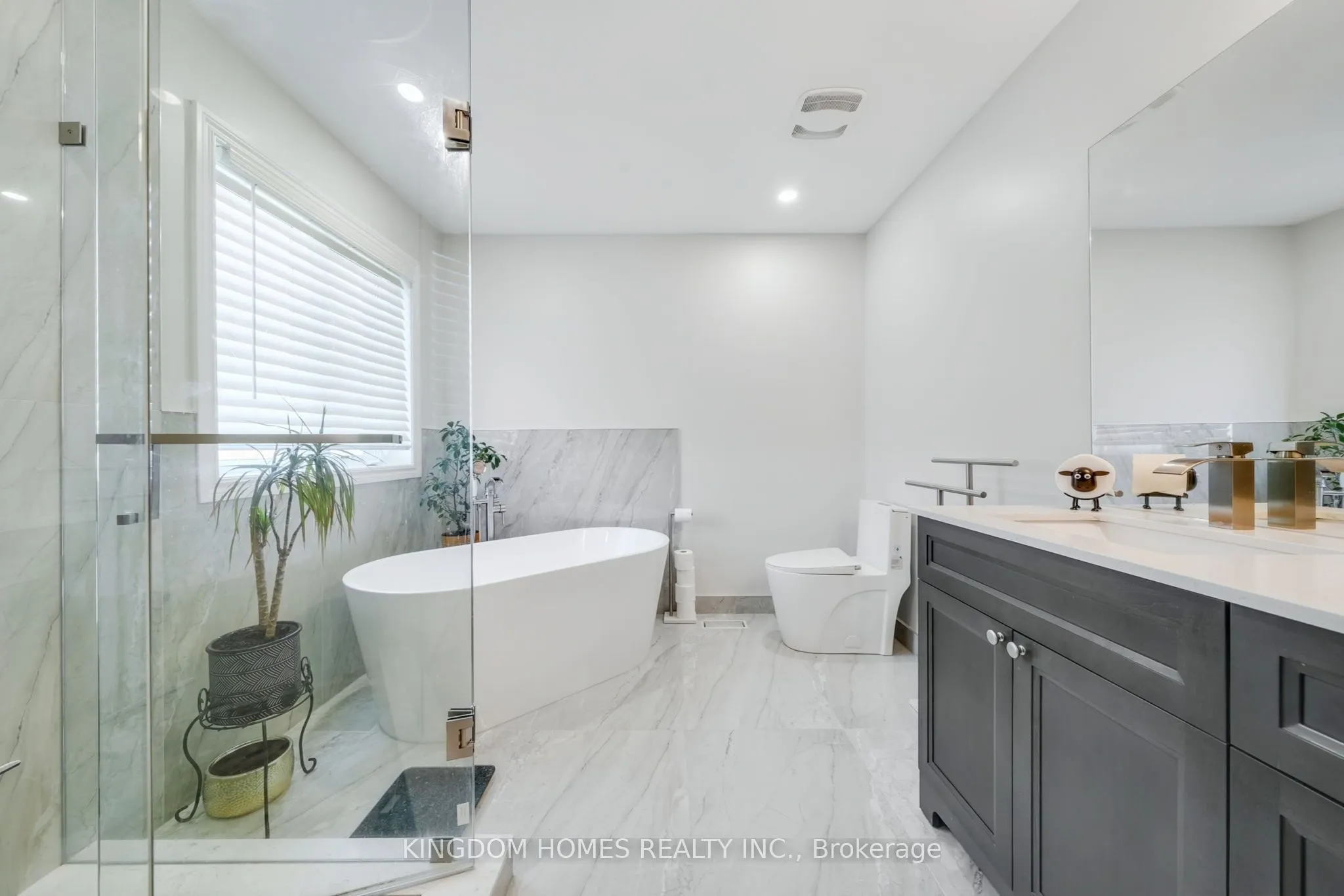 1152 Peelar Crescent