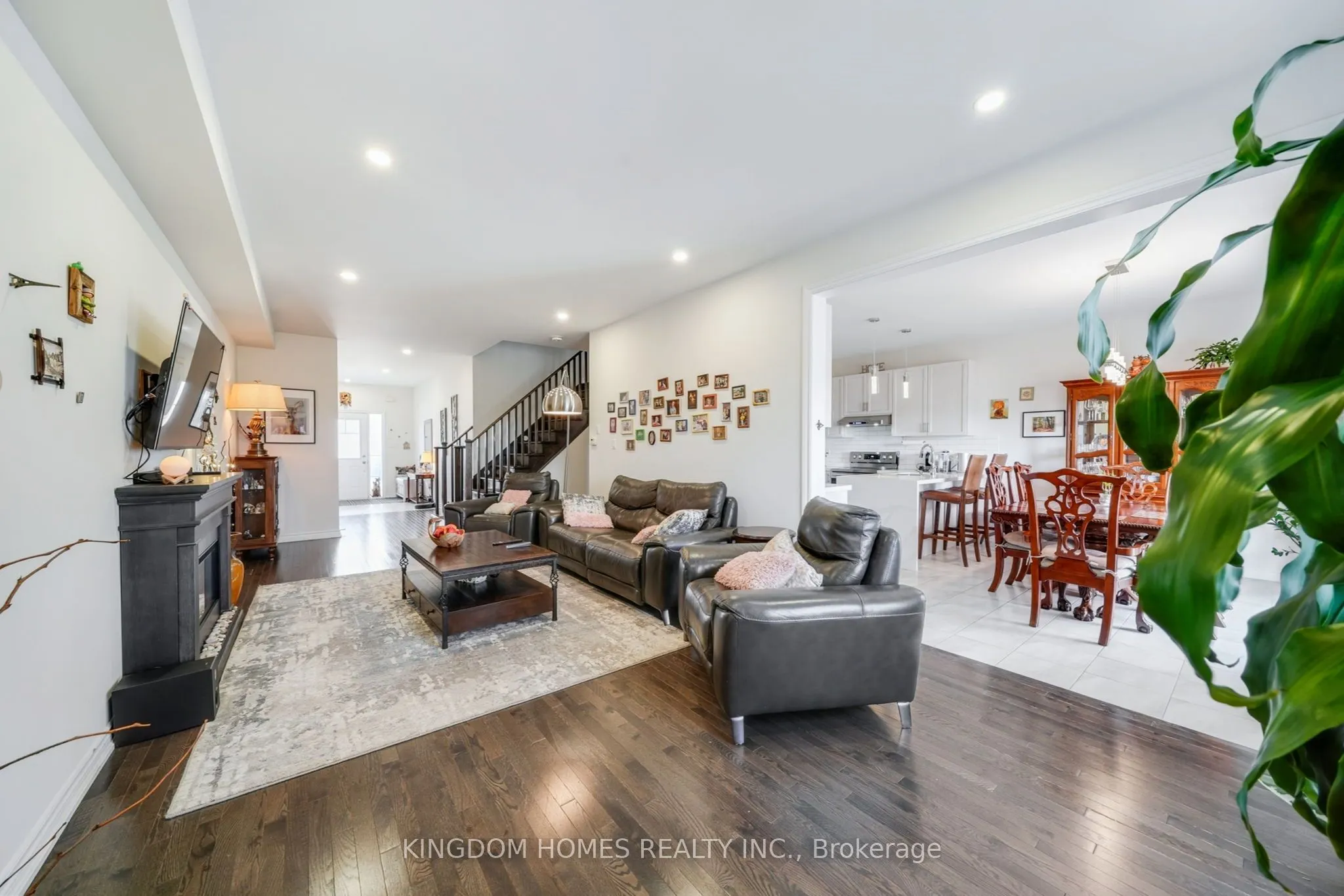 1152 Peelar Crescent