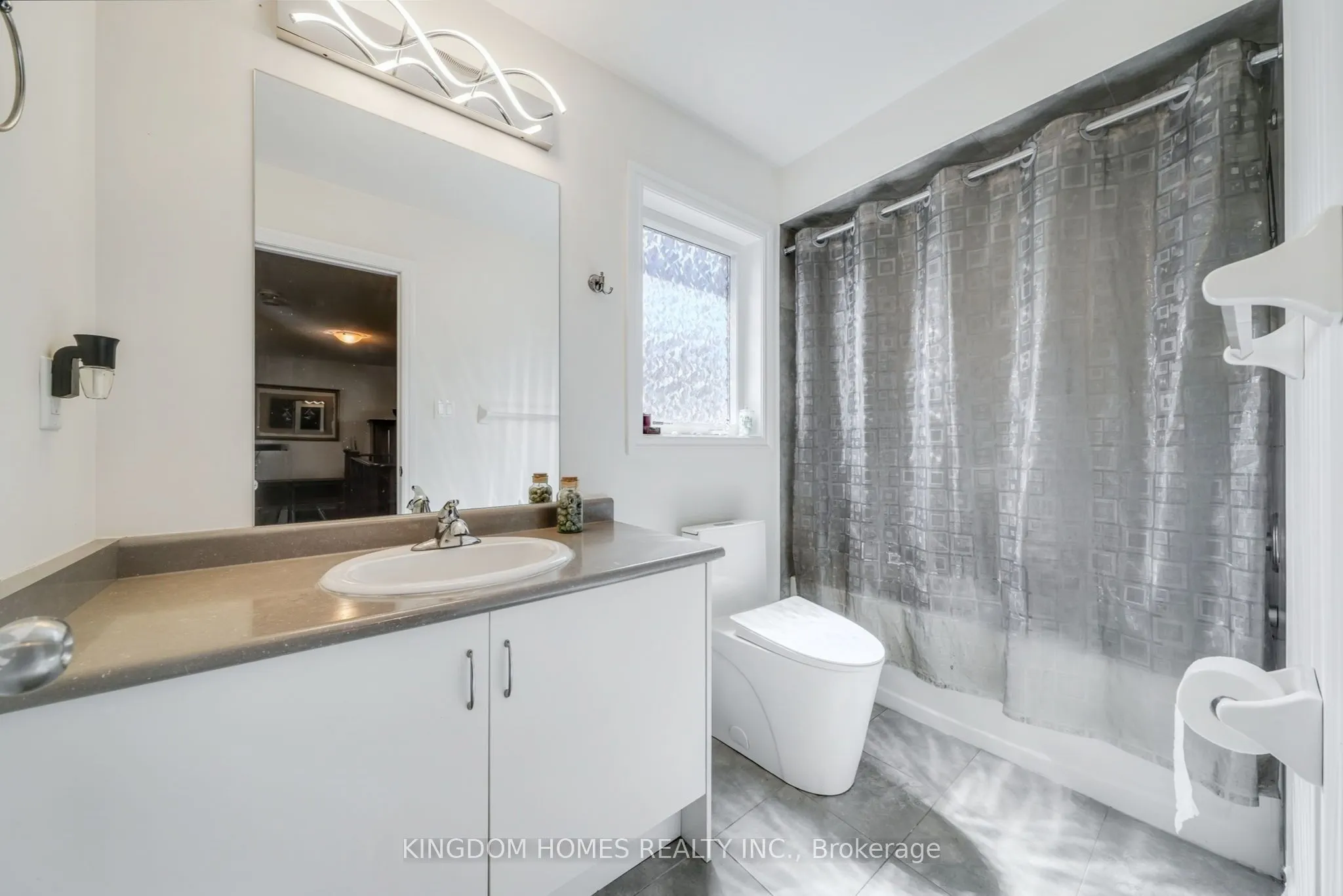 1152 Peelar Crescent