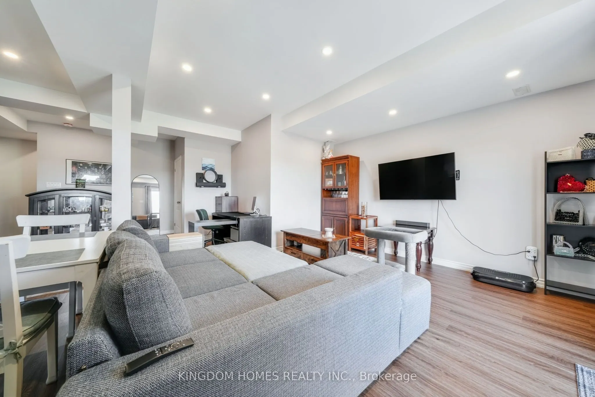 1152 Peelar Crescent