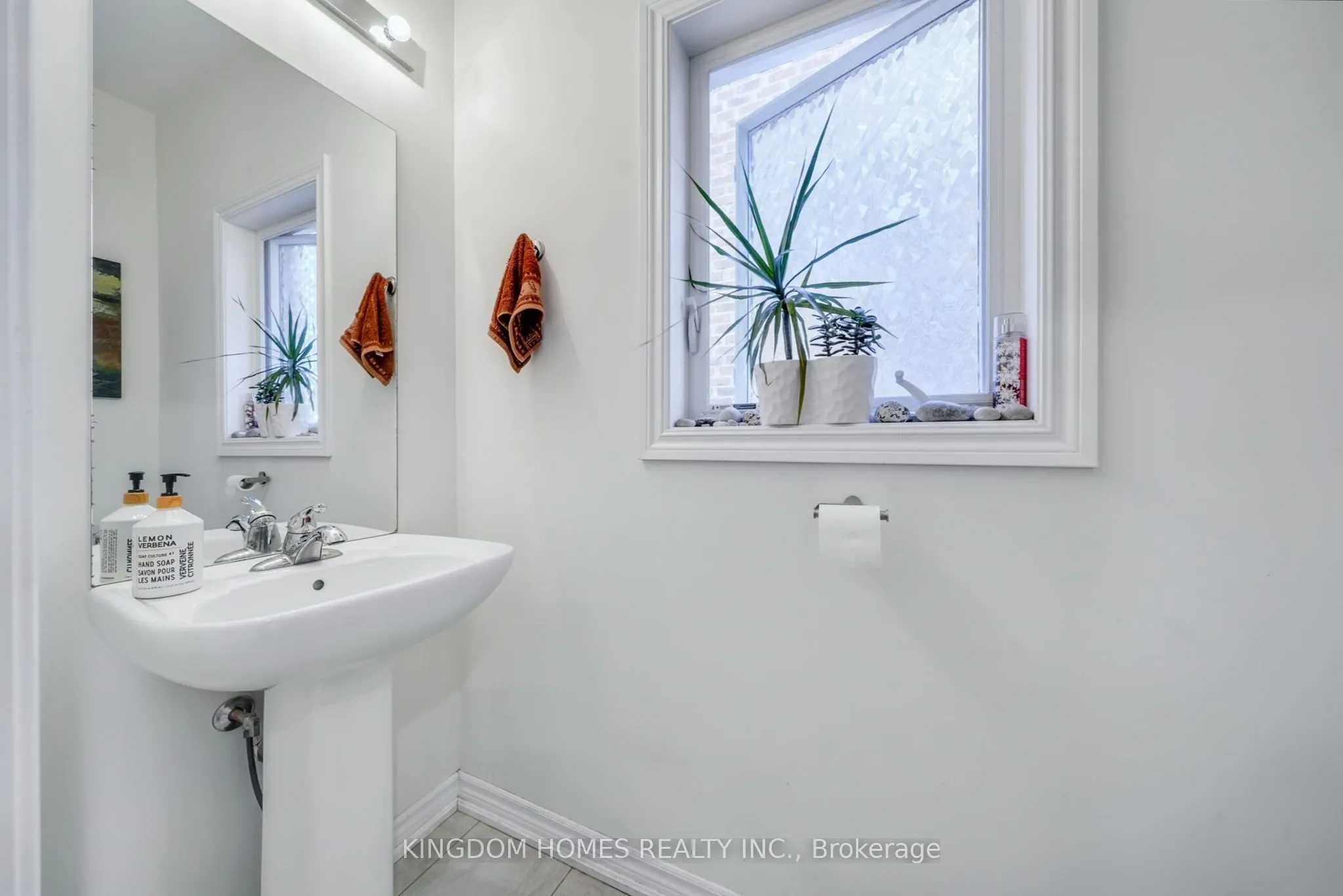 1152 Peelar Crescent