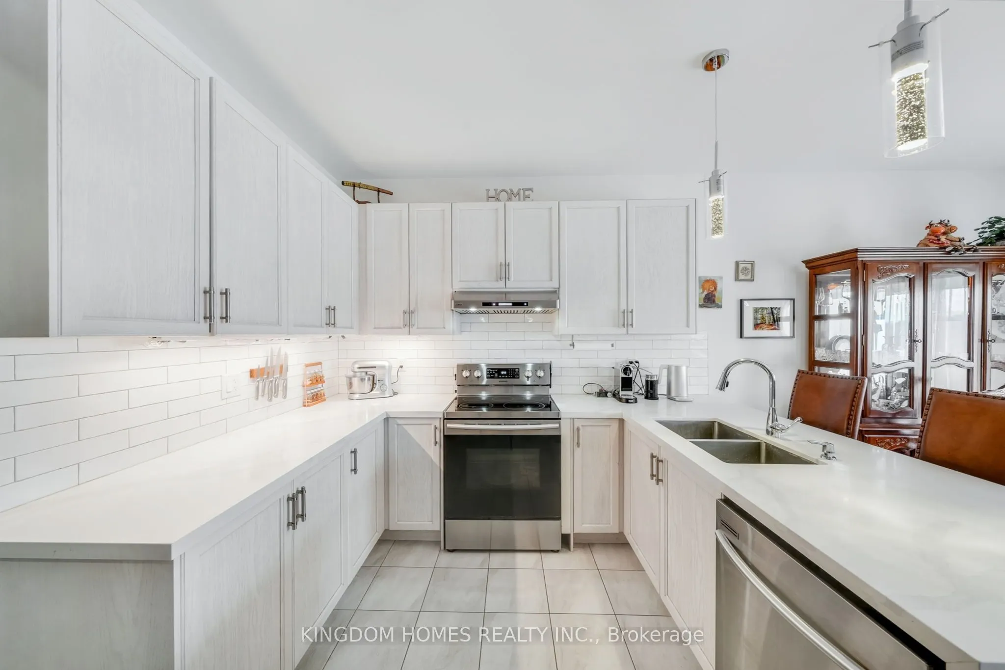 1152 Peelar Crescent