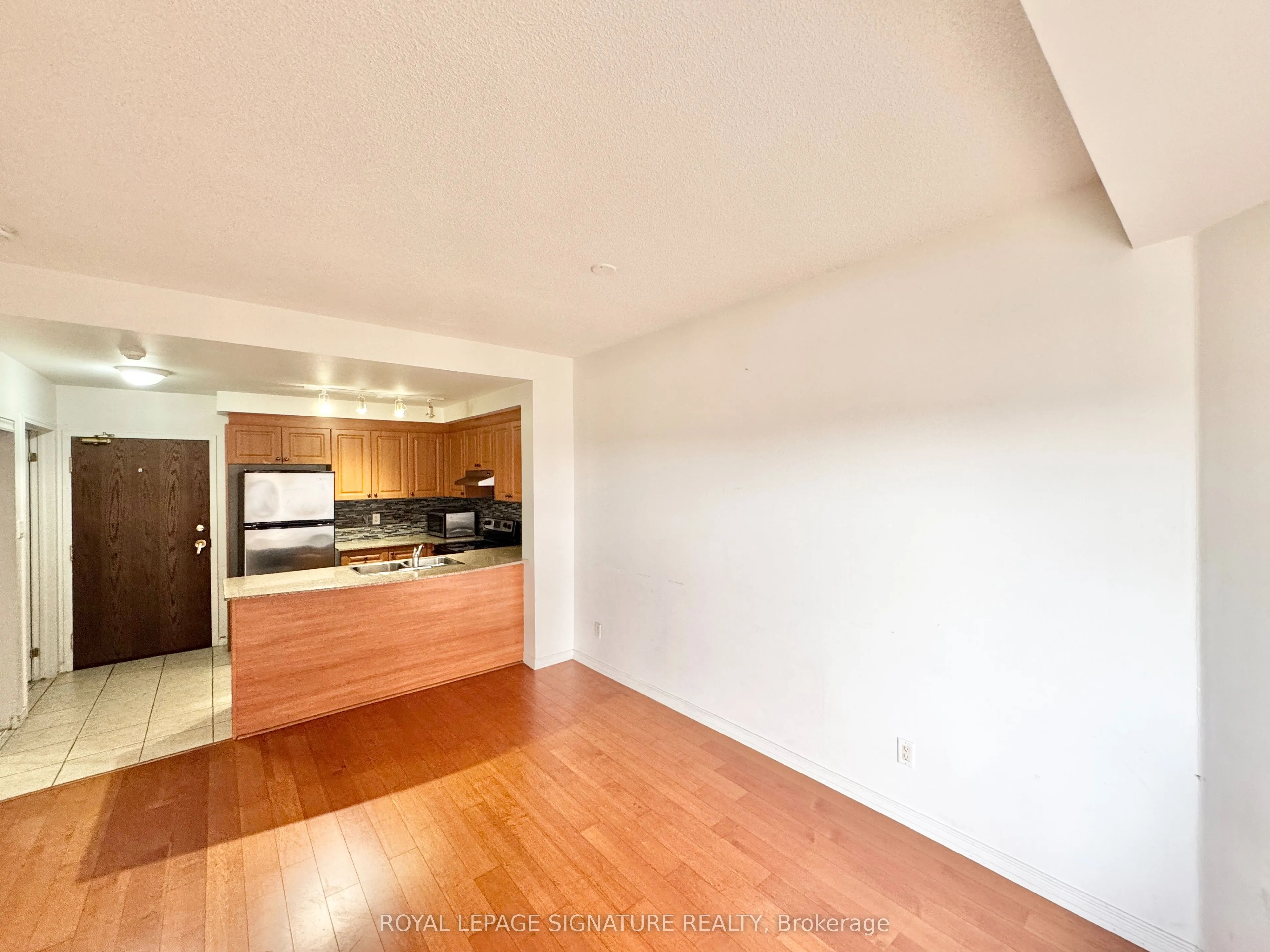 8 Maison Parc Court, #605